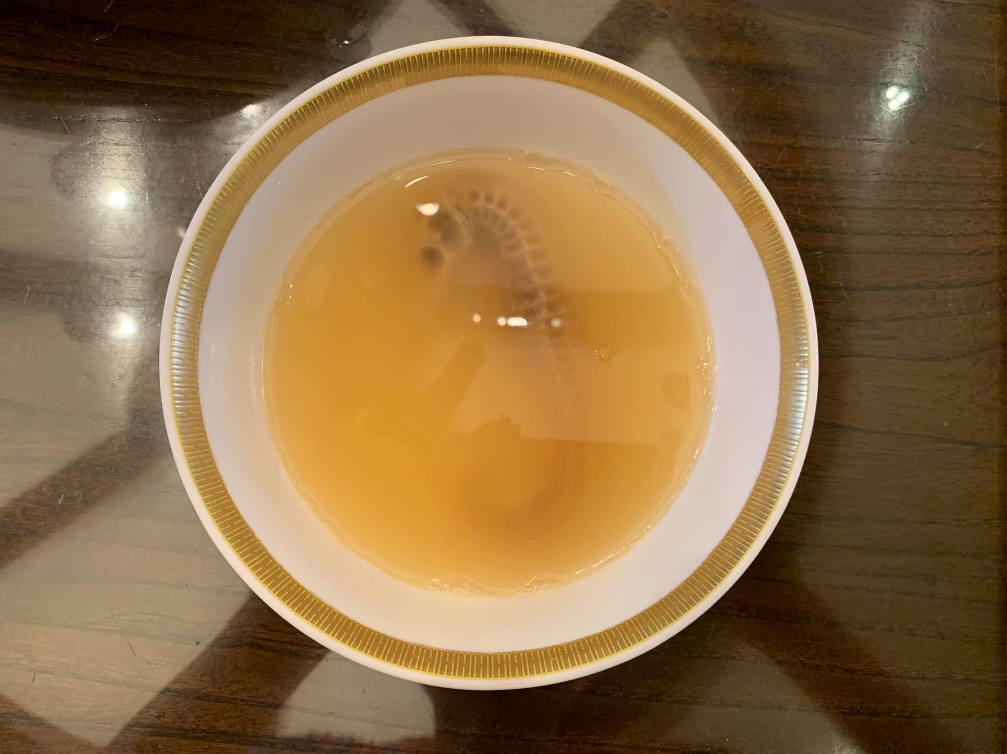 家傳的雞湯色澤。