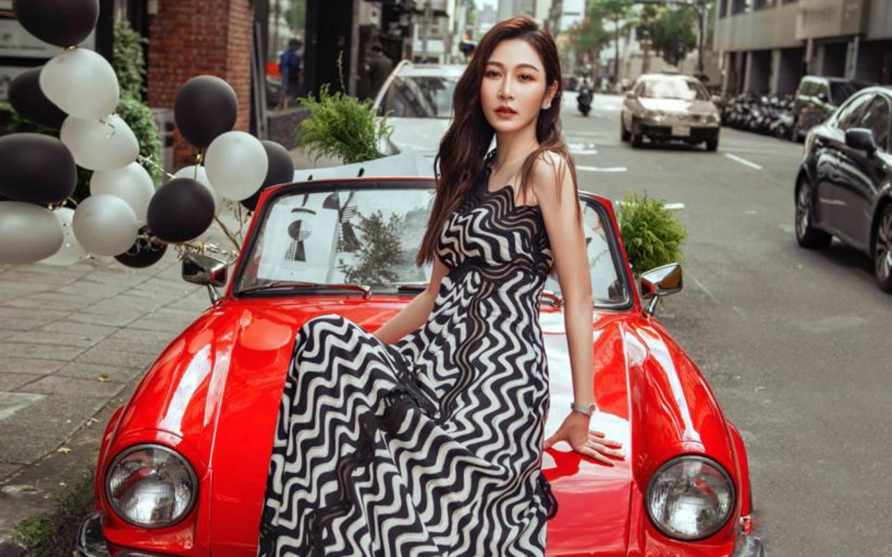 曾莞婷坐上敞篷跑車拍網美照,但她也老實說,不是所有女人都愛坐敞篷車。(CLUB DESIGNER提供)