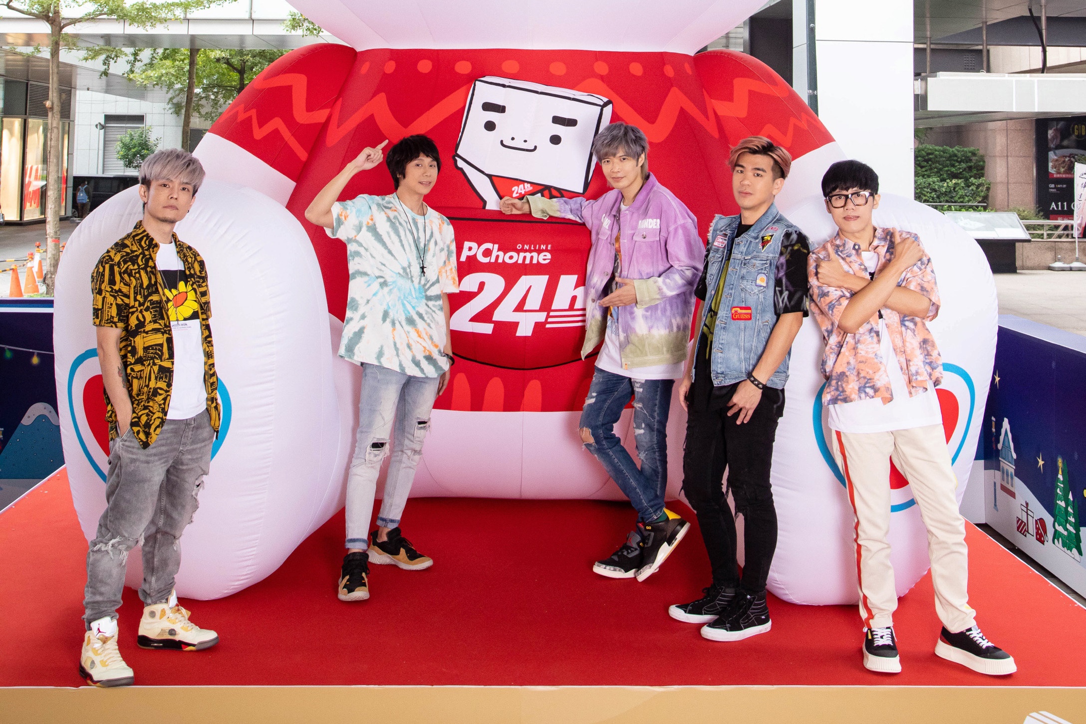 八三夭今出席《尋找AMAZING抱抱熊-關懷失依兒》活動。（PChome提供）