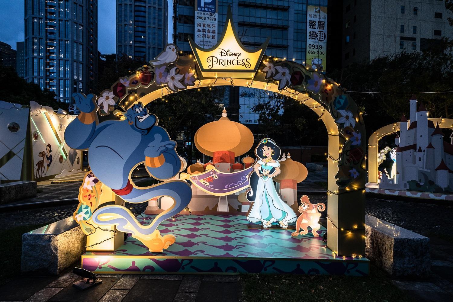萬坪公園「阿拉丁 奇蹟之都」，和茉莉公主和神燈精靈一起許下耶誕心願。（新北市政府觀光旅遊局提供）