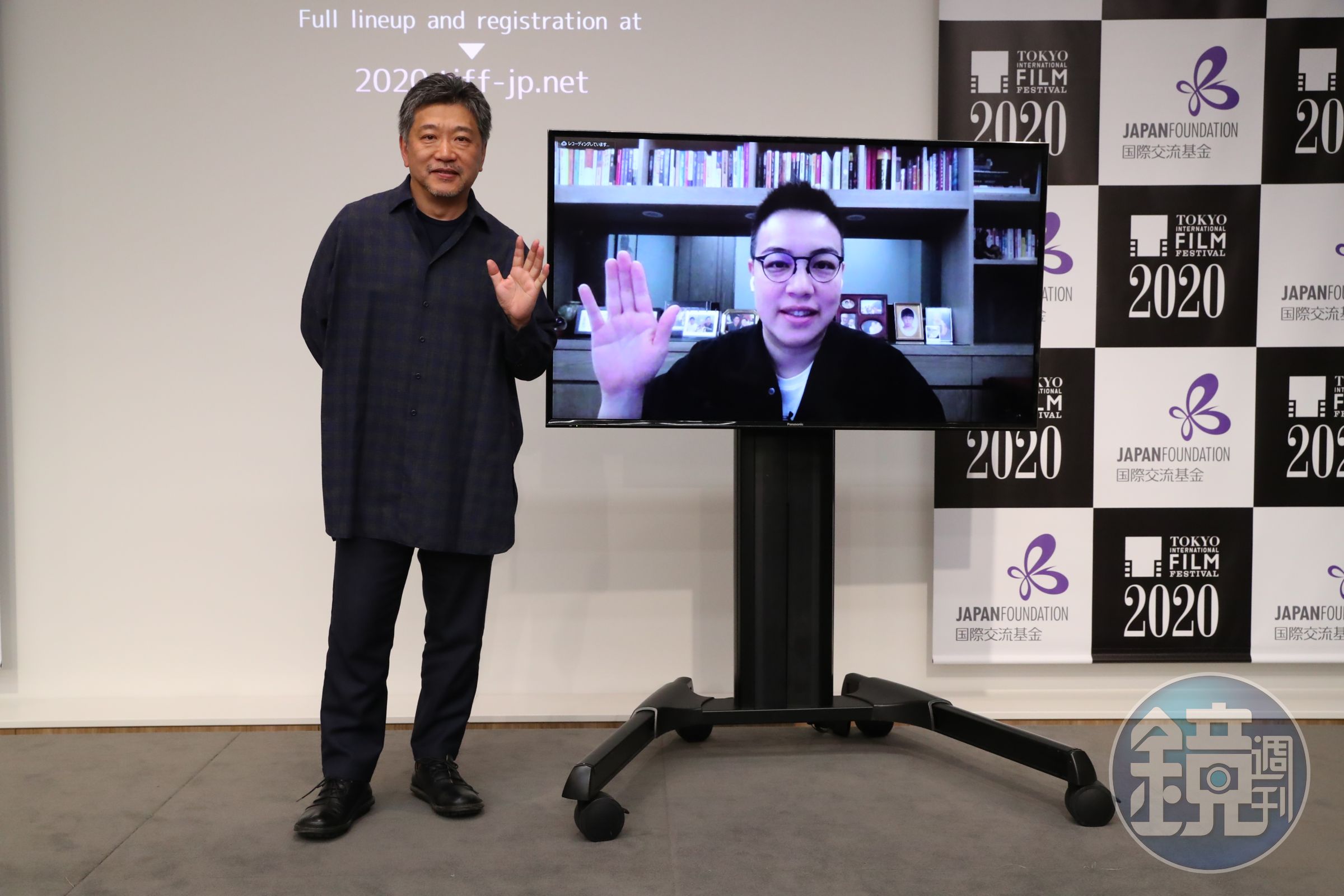 在日本的是枝裕以連線方式與台灣導演黃熙合體現身「亞洲交流LOUNGE」。（2020 TIFF提供）