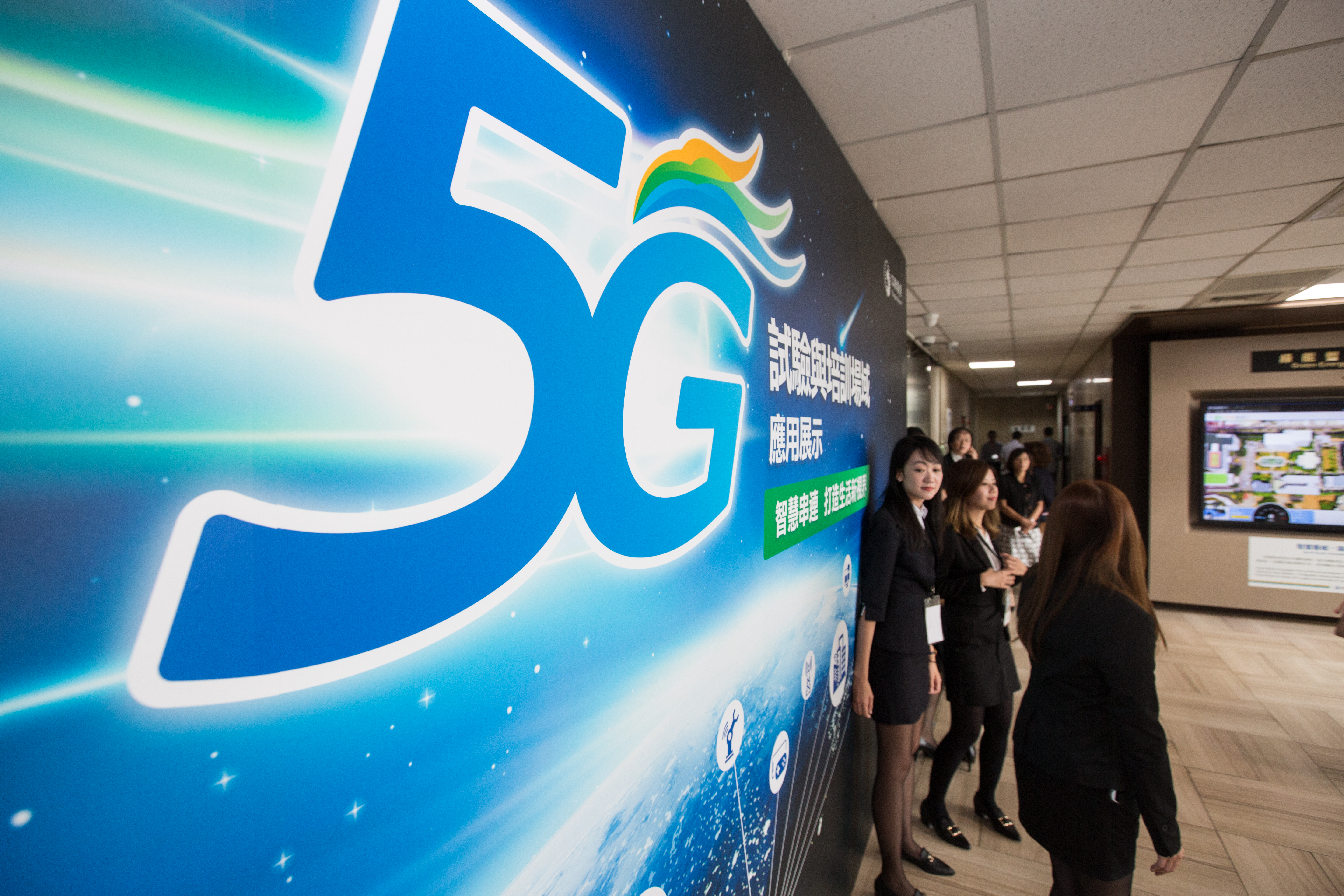 台灣5G商轉元年，電信三雄各出奇招搶搭「雙11」順風車，檔期優惠不約而同大打11月長期抗戰。（示意圖，資料照）