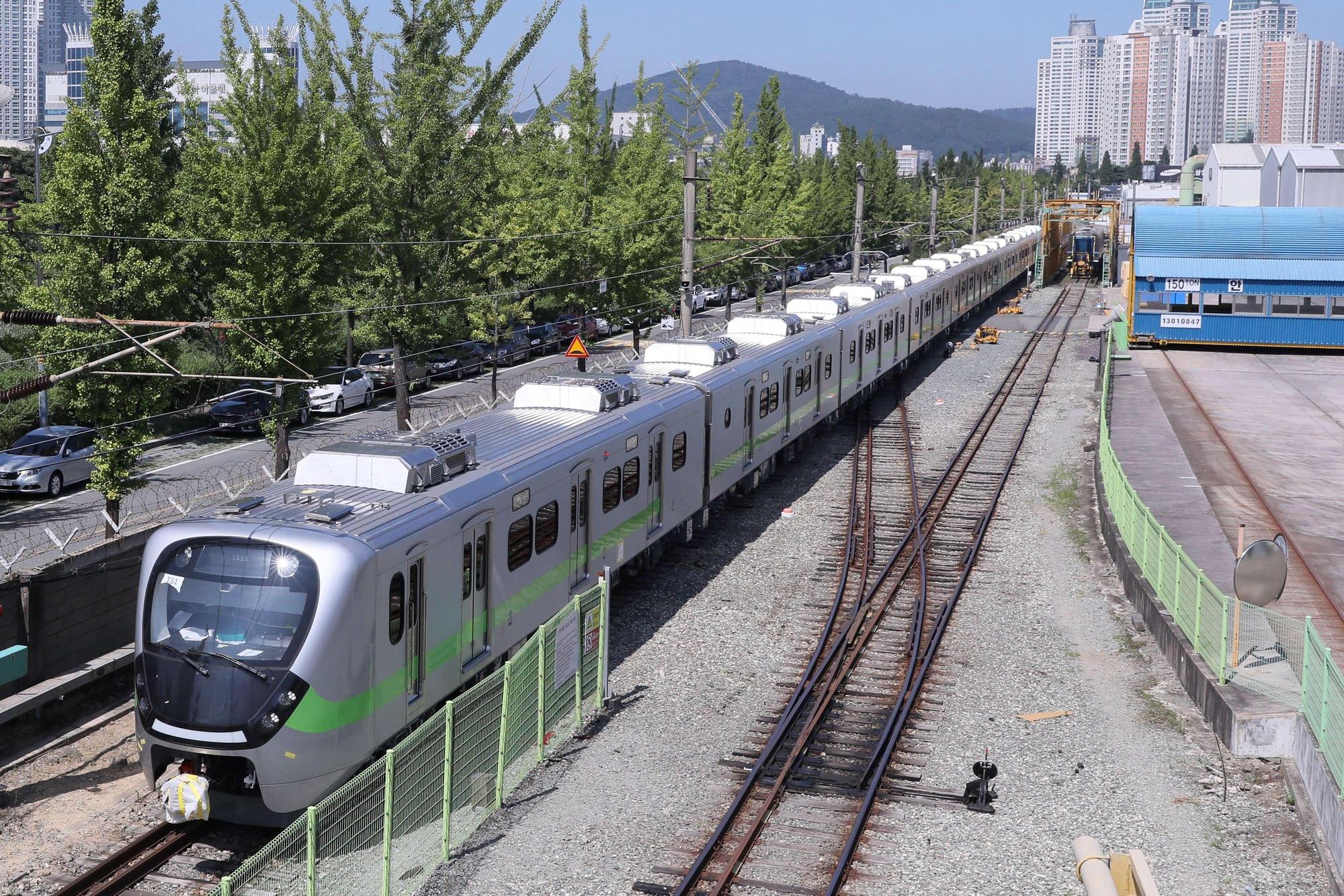 被譽為「史上最美區間車」的台鐵列車，昨日首度試車就發生故障，台鐵表示，試車就是為了確保正式營運時的行車安全，目前已與製造商聯繫，待查明後對外說明。（翻攝自台鐵官網）