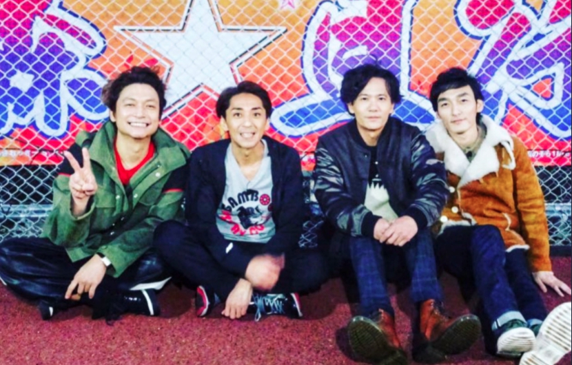 前傑尼斯偶像天團SMAP團員森且行（左2），於24年前退團轉行摩托車賽車手，近日拿下摩托車賽冠軍。（翻攝香取慎吾推特）