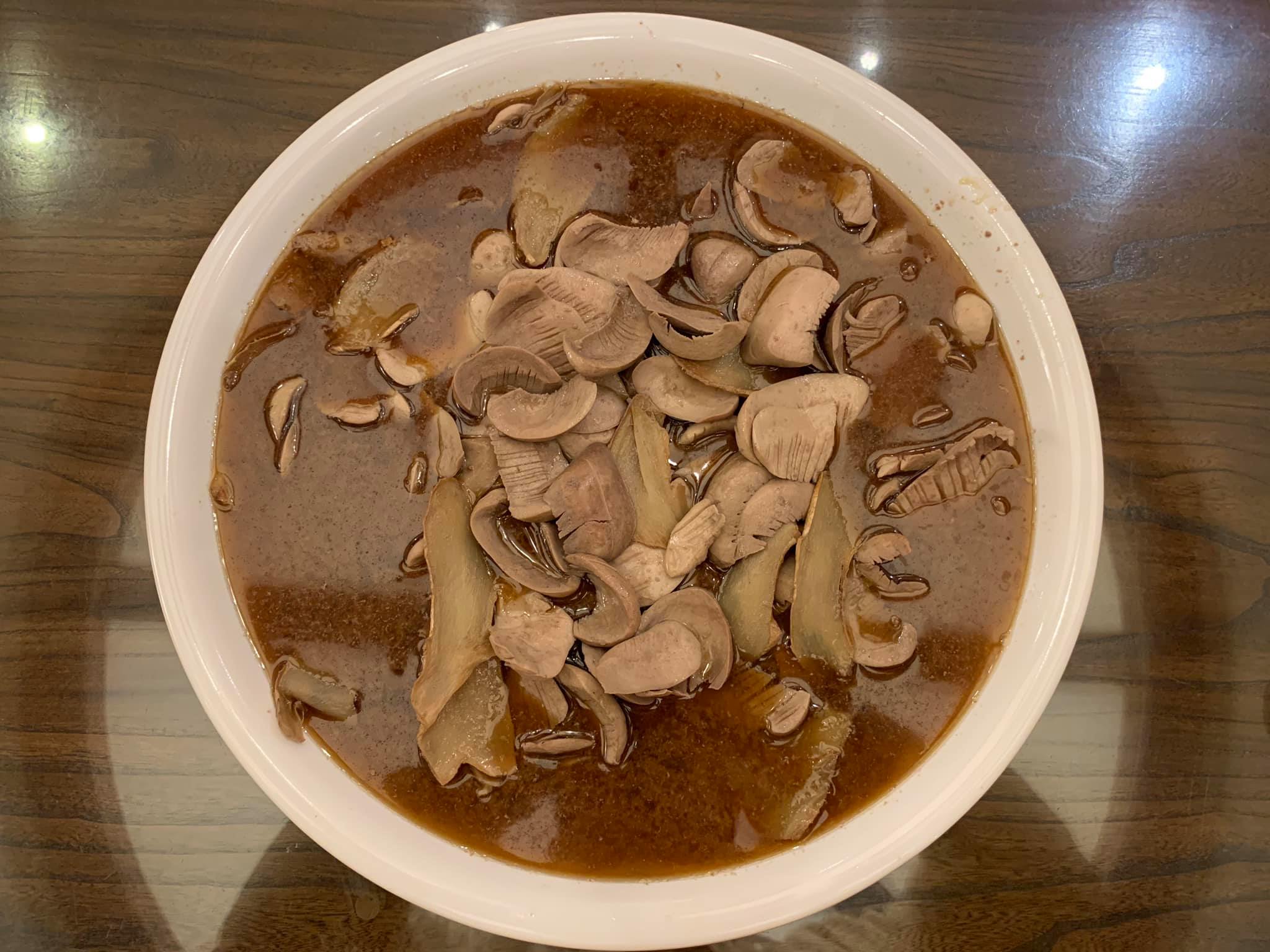 這就是經典台菜「麻油腰花」，上桌香氣無敵。
