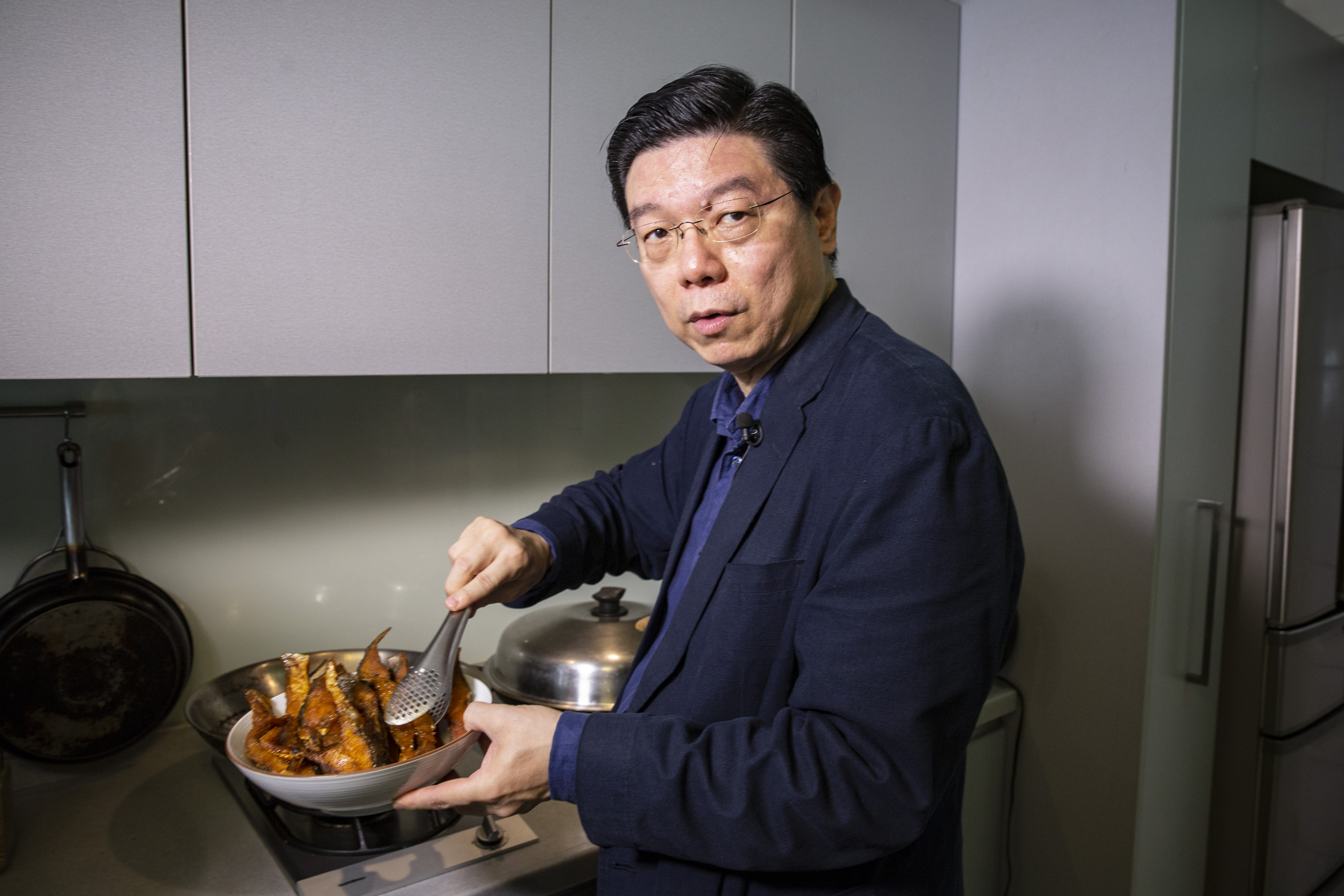 《鏡週刊》社長裴偉每個週末都在家下廚，自己研究食譜，也常在出外吃飯時跟大廚討教，現在也公開他的廚房筆記。（攝影：王漢順）
