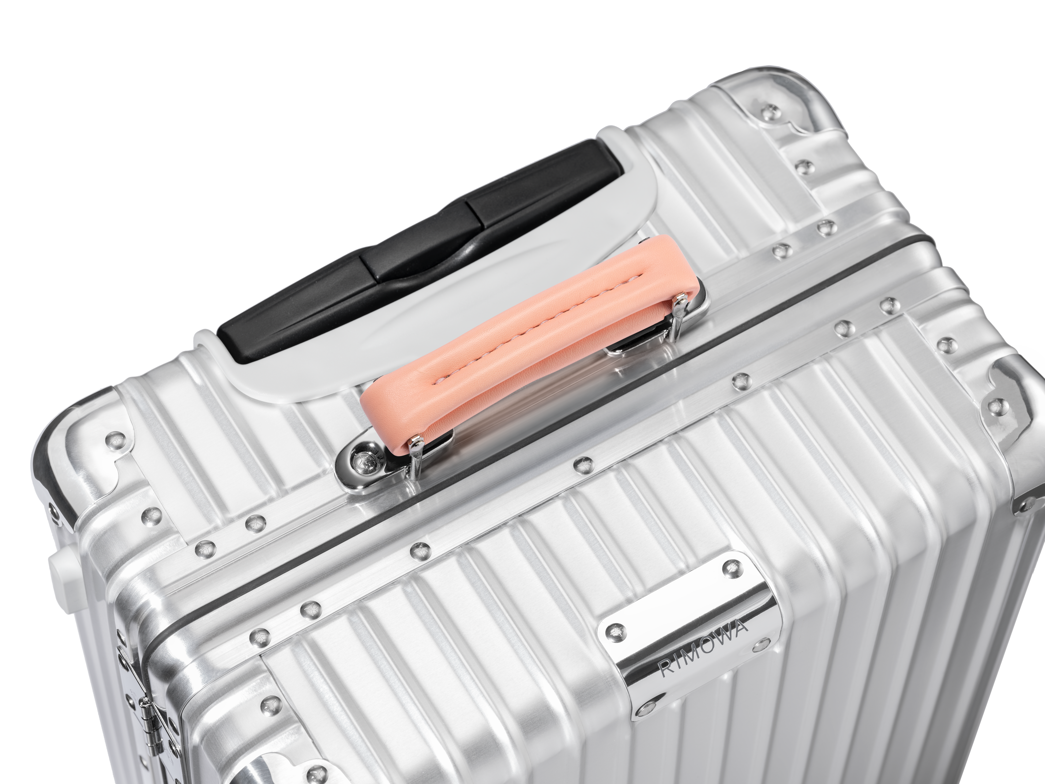 RIMOWA Unique Blush粉紅色皮革提把。NT$10,140（美之心提供）