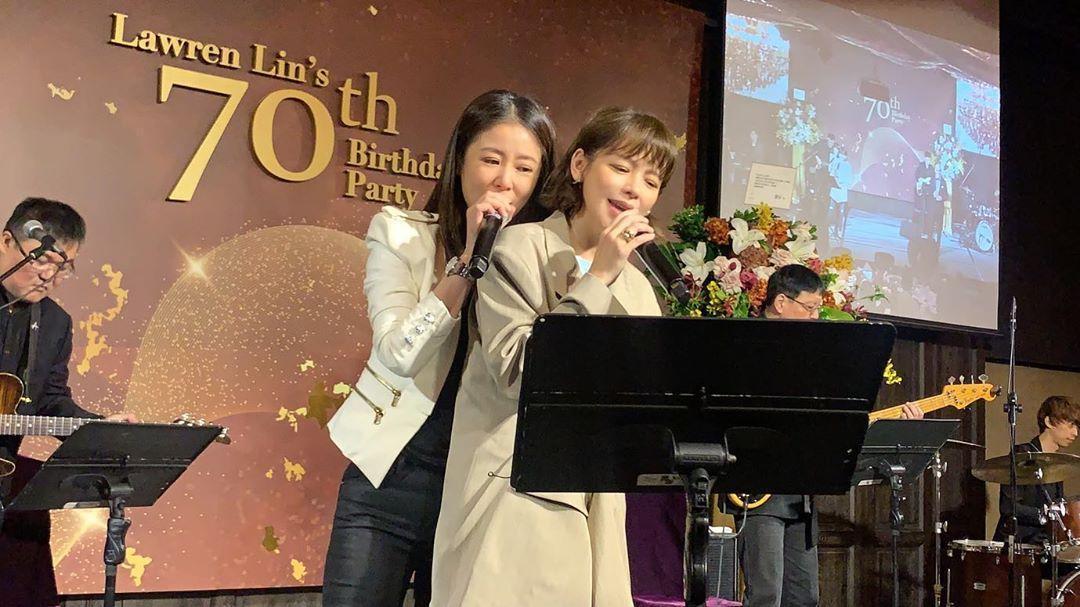 徐若瑄和林心如一起獻唱〈別人的〉送給林爸爸,祝林爸爸70大壽生日快樂。(翻攝自徐若瑄IG)