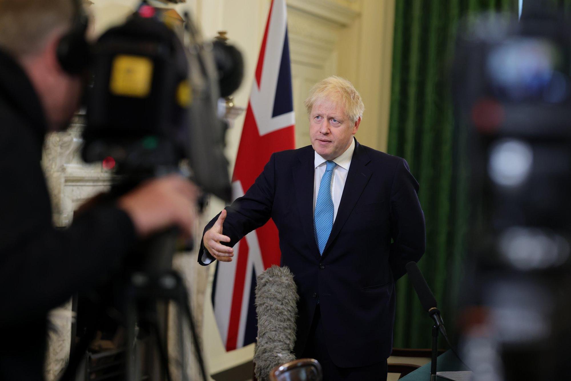 英國首相強生（Boris Johnson）警告，如果不採取緊急行動來遏止新冠病毒，國家衛生局將陷入「巨大麻煩」。（翻攝自Boris Johnson臉書）