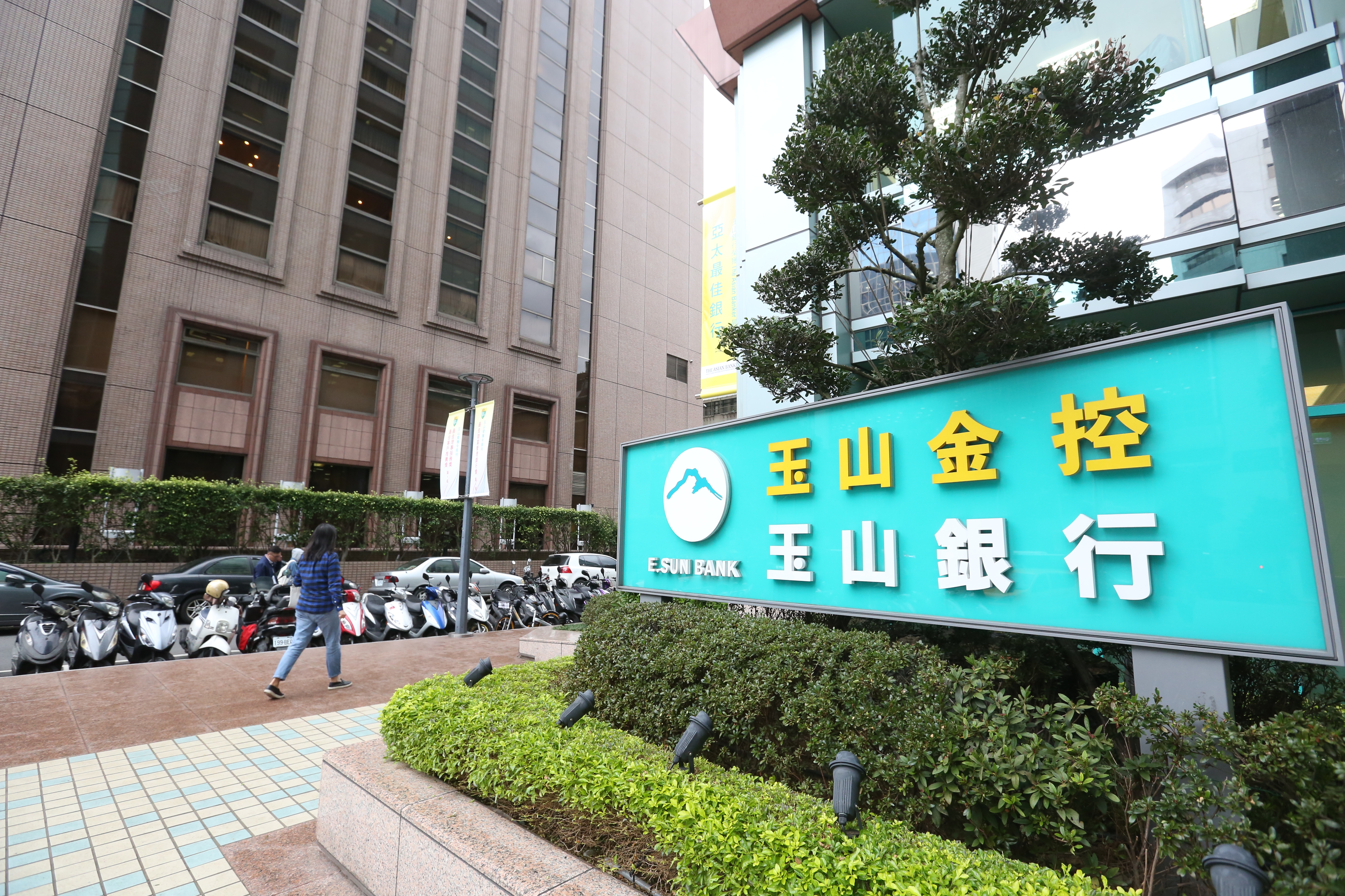 玉山金殖利率高達6%，是許多存股族的首選。