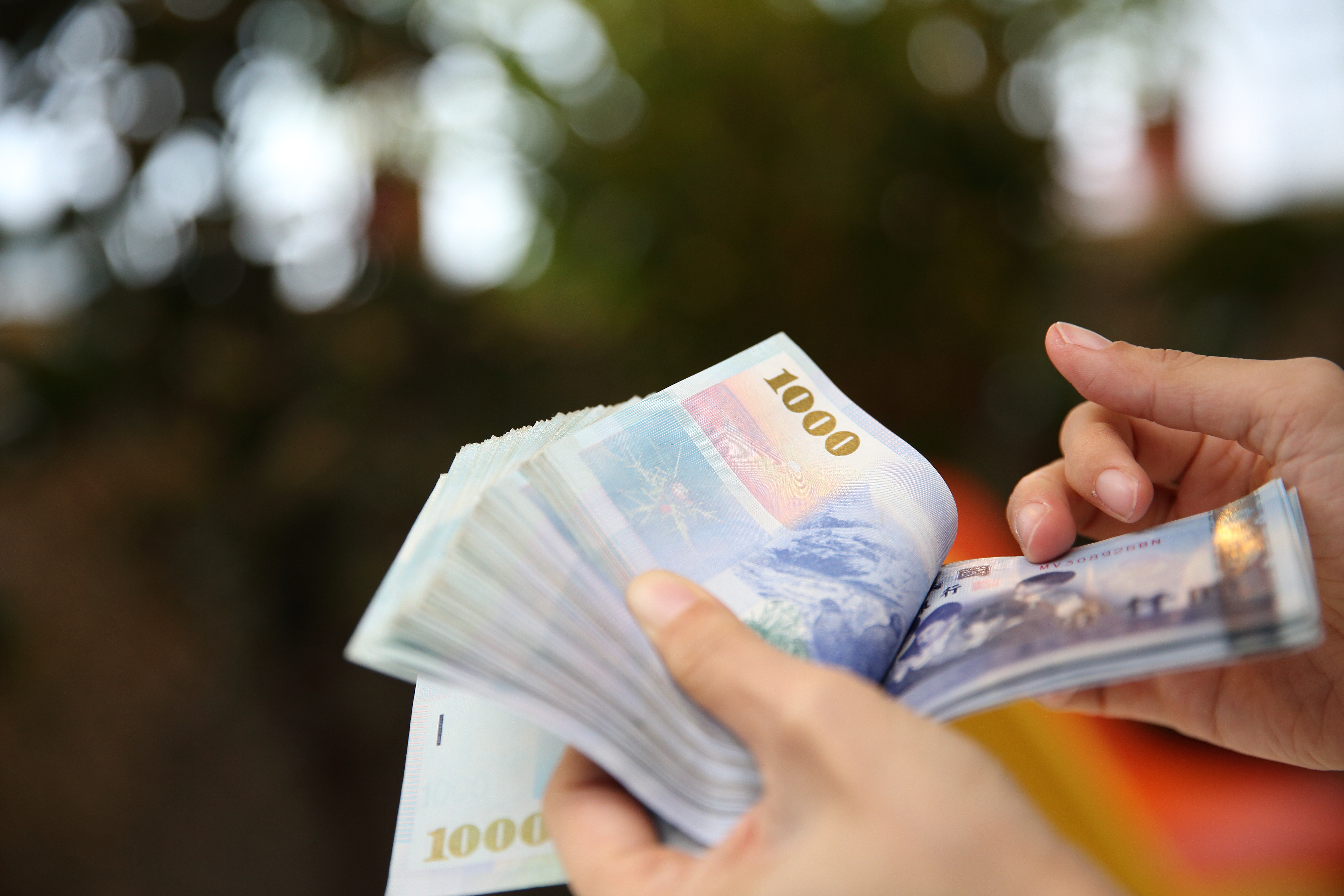 勞動部無薪假補貼措施預計延長到明年6月，每人提高至最多可領12個月。（示意圖，本刊資料照）