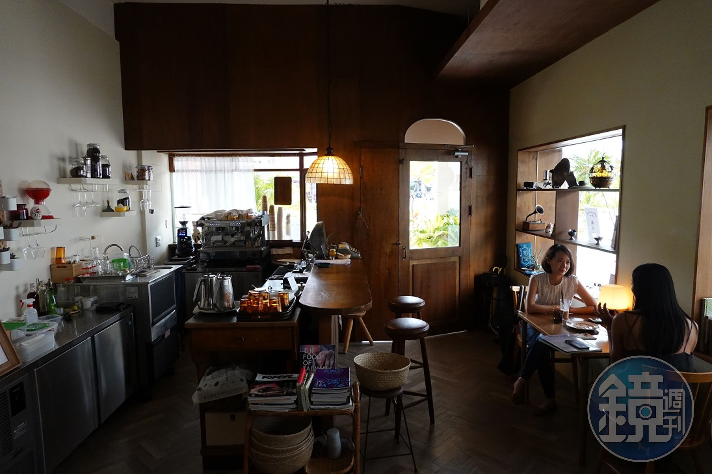 有日式居家生活感，也像老喫茶店的室內空間。