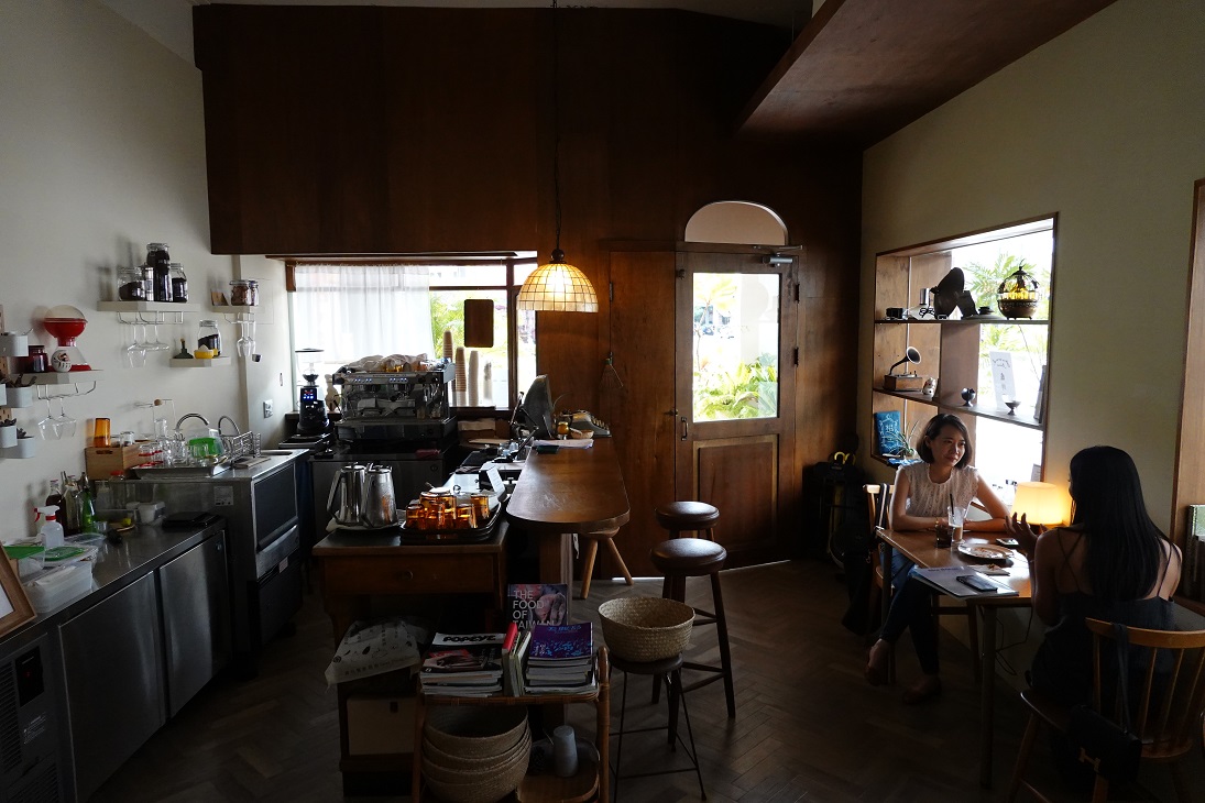 有日式居家生活感，也像老喫茶店的室內空間。