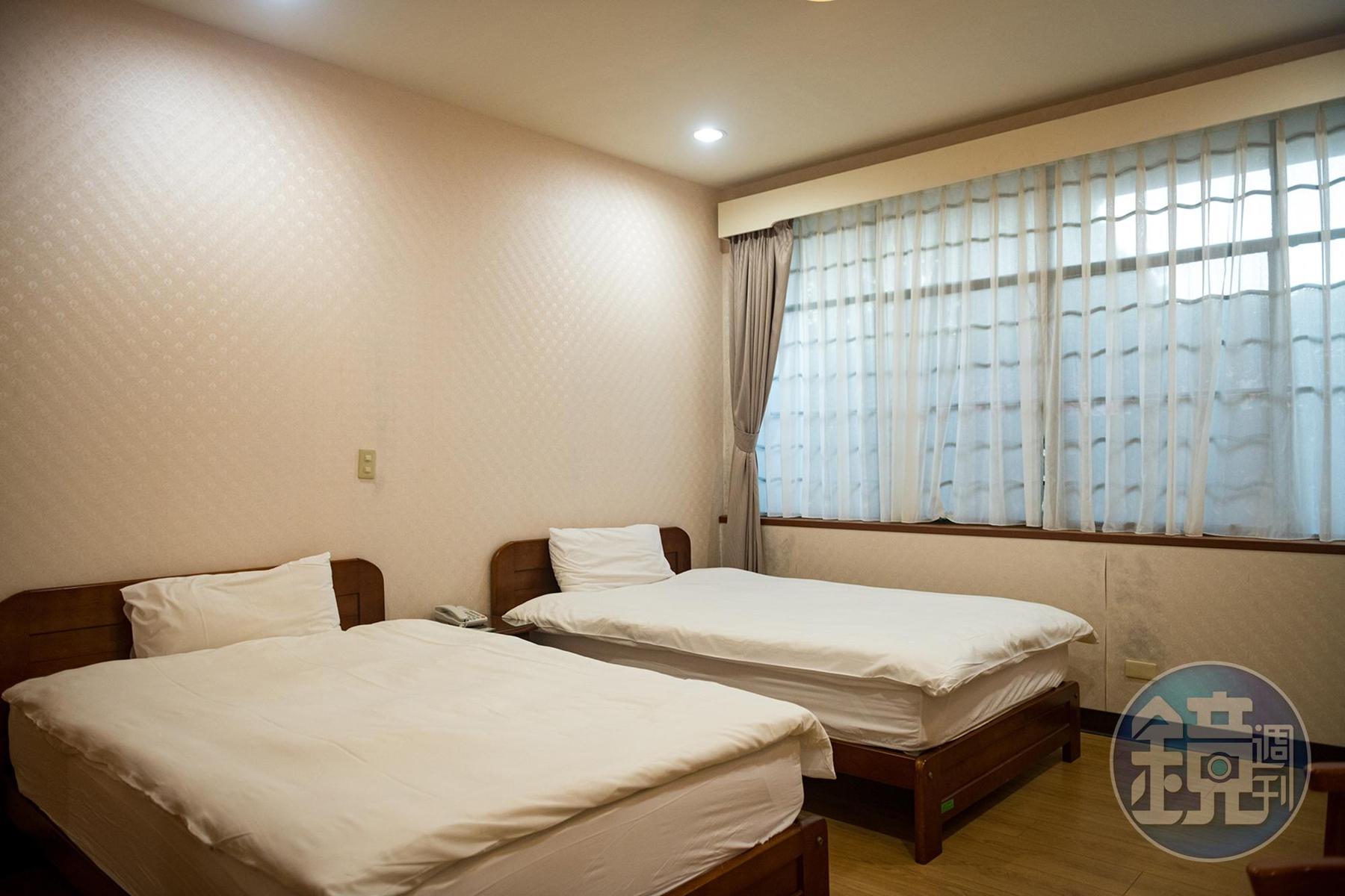 「議蘆會館」全部都是2張單人床房型，讓遊客體驗早期省議員出公差的住宿環境。