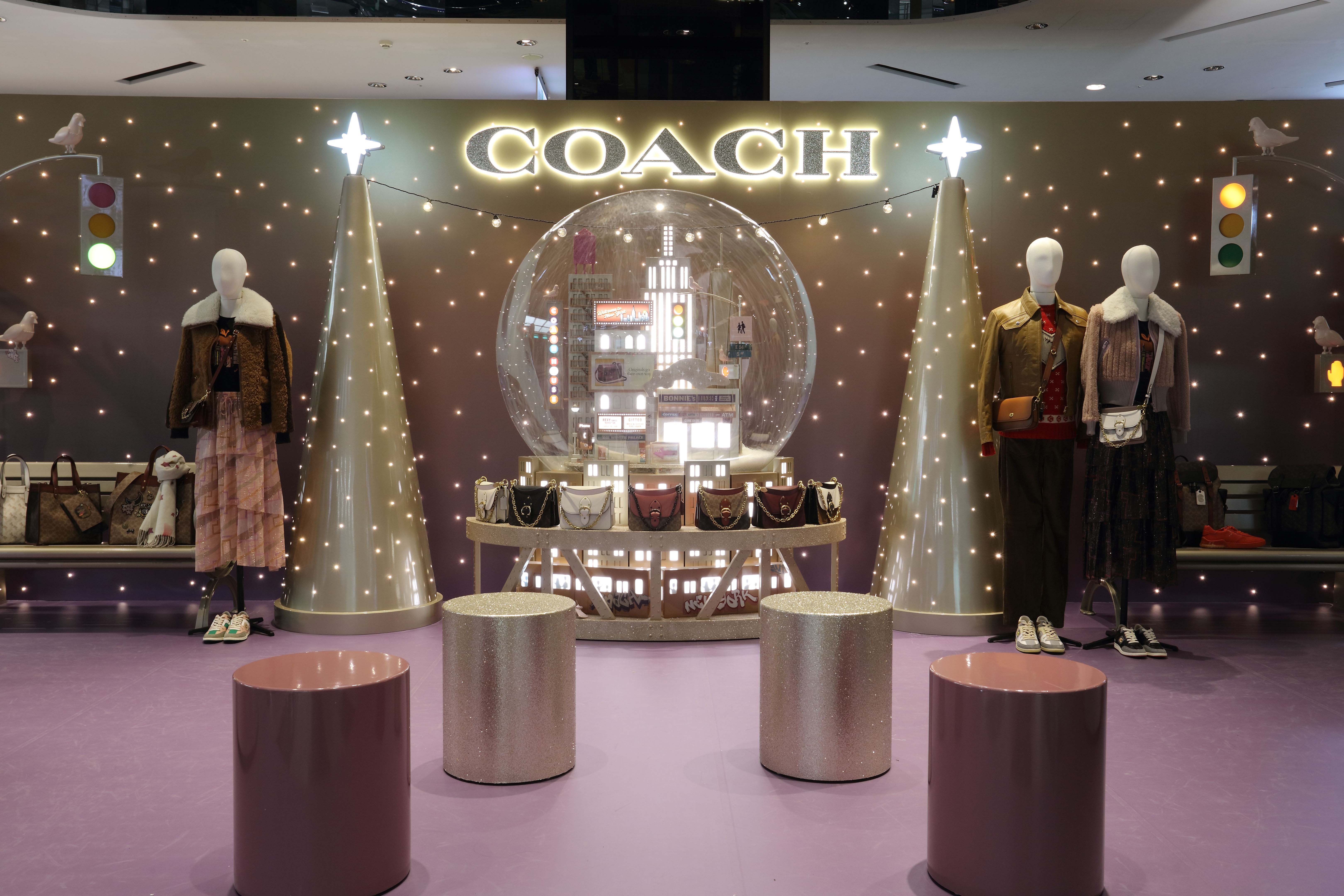 COACH全球唯一Holiday限定主題快閃店，在新光三越A11開幕。（COACH提供）