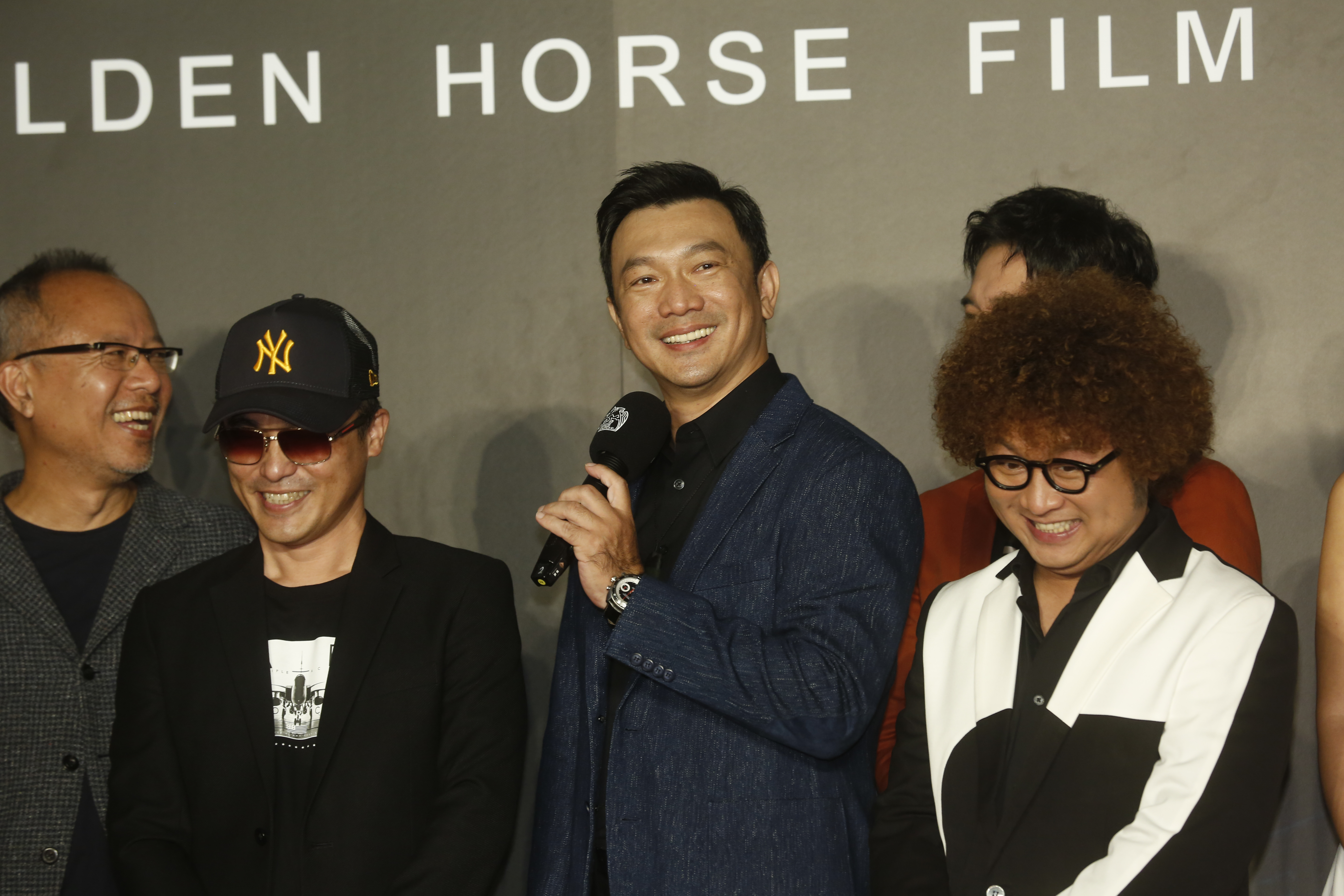 《同學麥娜絲》取材自導演黃信堯自己的人生故事，一舉入圍9項金馬獎。
