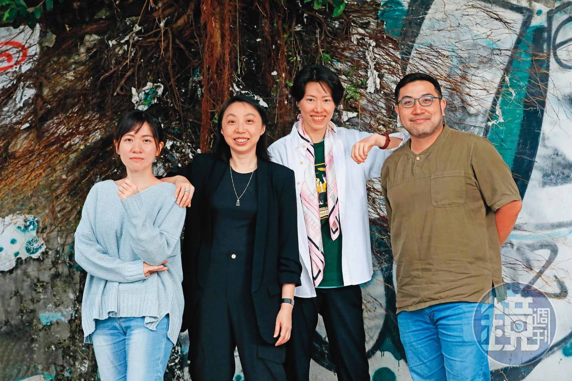 C Musical創辦人張芯慈(左起)、三和娛樂負責人葉育萍、編導劉亞菱與Vocal Asia執行長陳午明攜手將《不讀書俱樂部》音樂劇打造成網路泡麵劇。