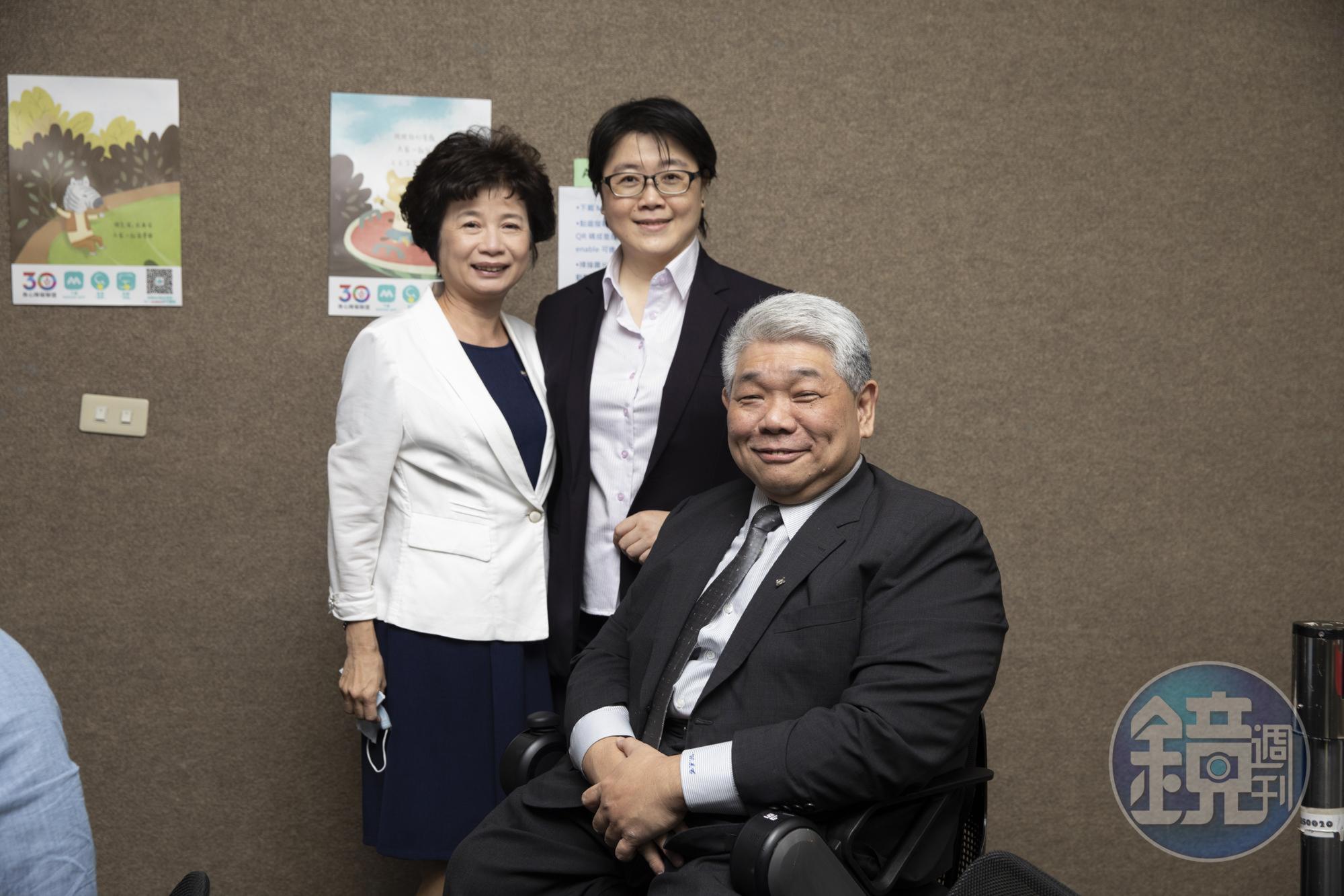 障盟歡慶30週年,邀來衛福部、國家人權委員會、社福團體一同慶賀障盟30週年生日快樂。