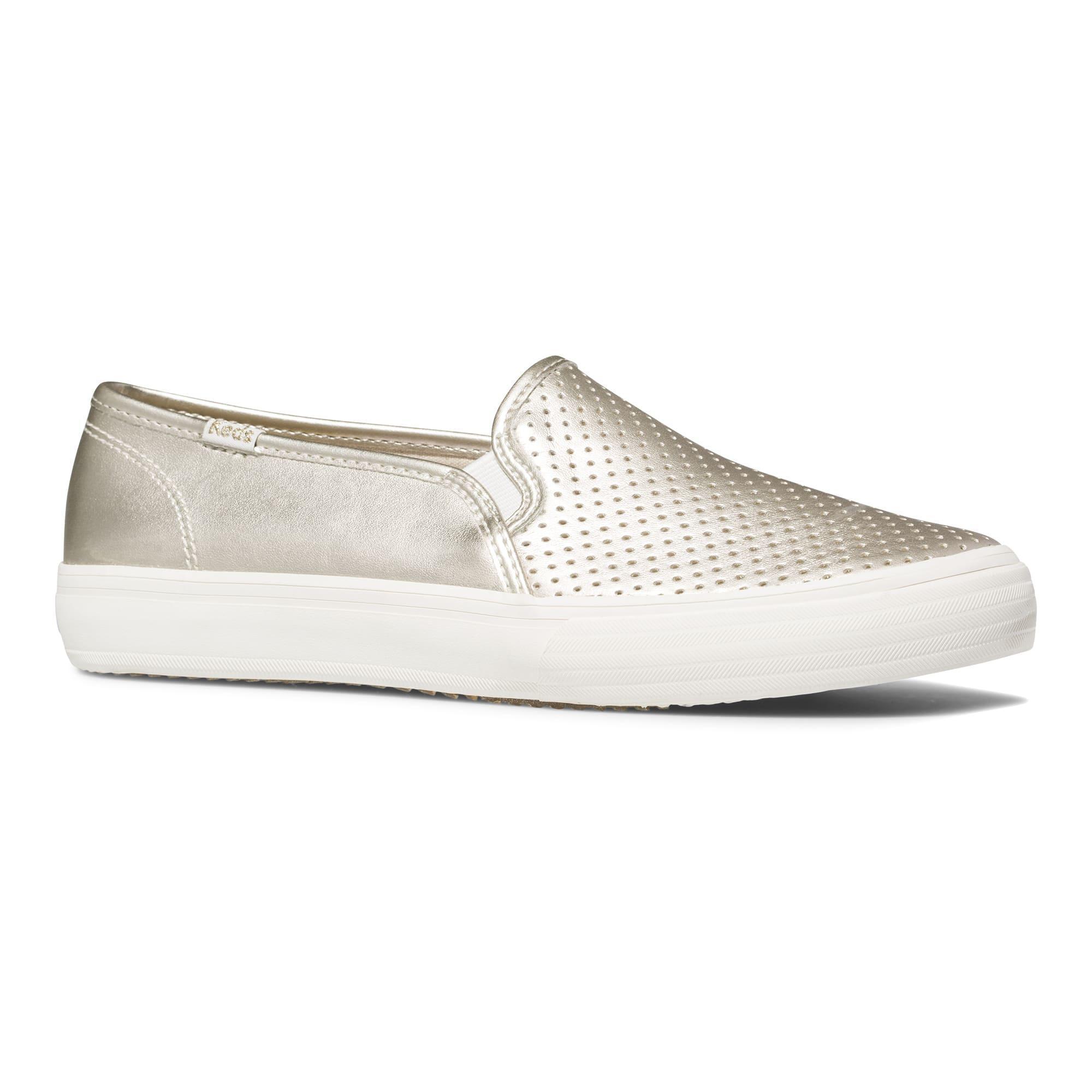 香檳金皮革DOUBLE DECKER休閒鞋 NT$2,290。（Keds提供）