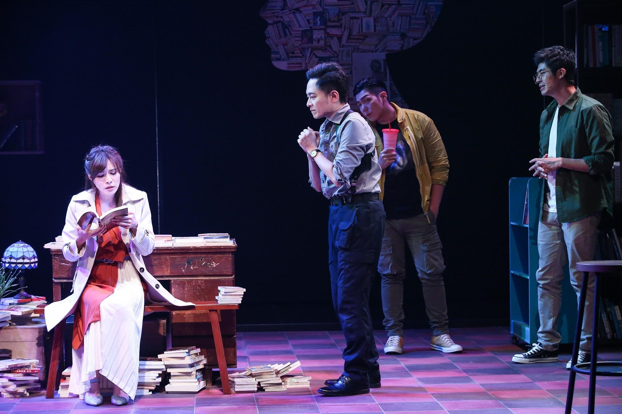 《不讀書俱樂部》故事發生在一家書店，演員用貼近觀眾又趣味的方式演出。