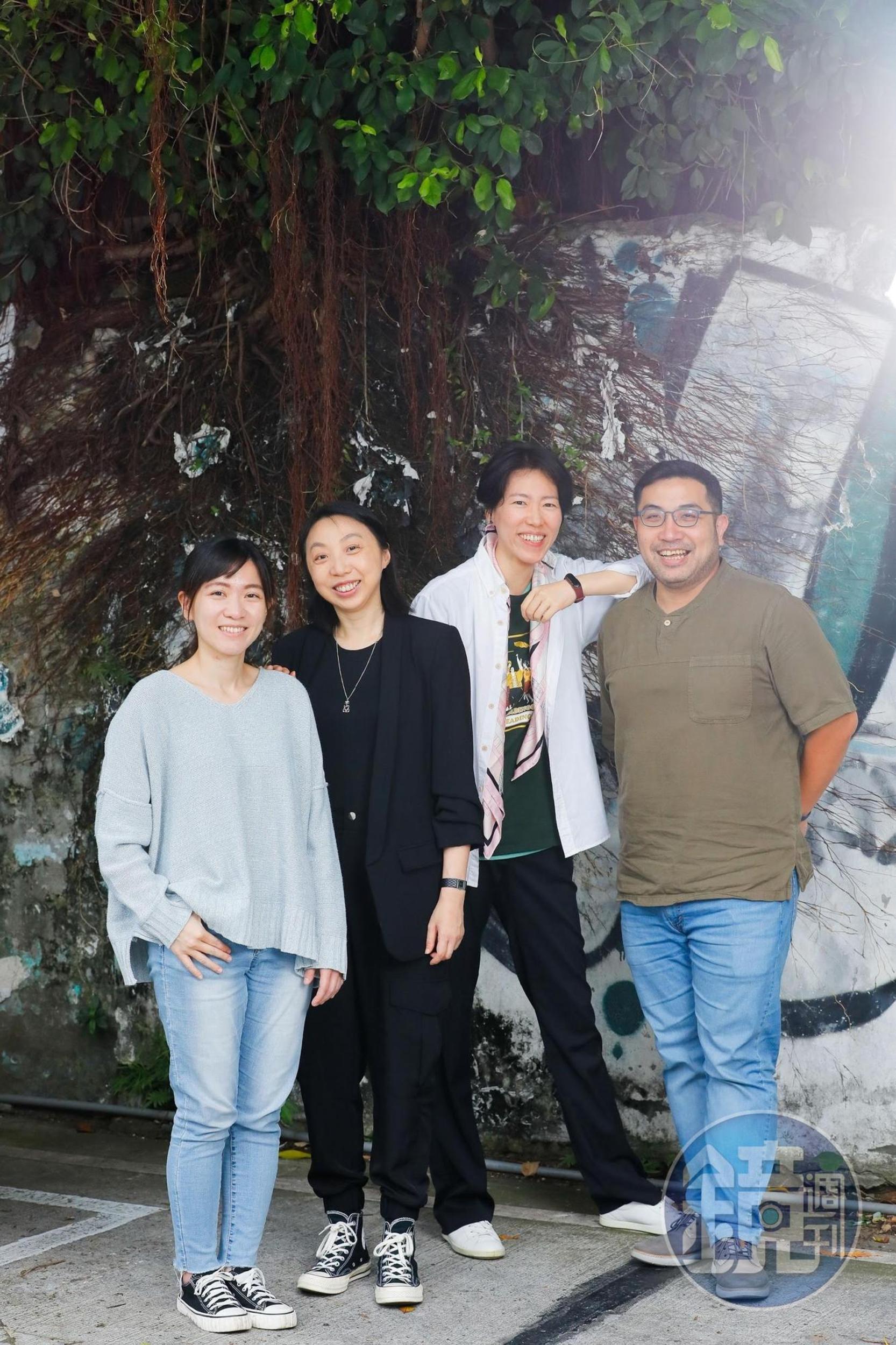 C Musical創辦人張芯慈(左起)、三和娛樂負責人葉育萍、編導劉亞菱、Vocal Asia執行長陳午明攜手將《不讀書俱樂部》音樂劇打造成網路泡麵劇。