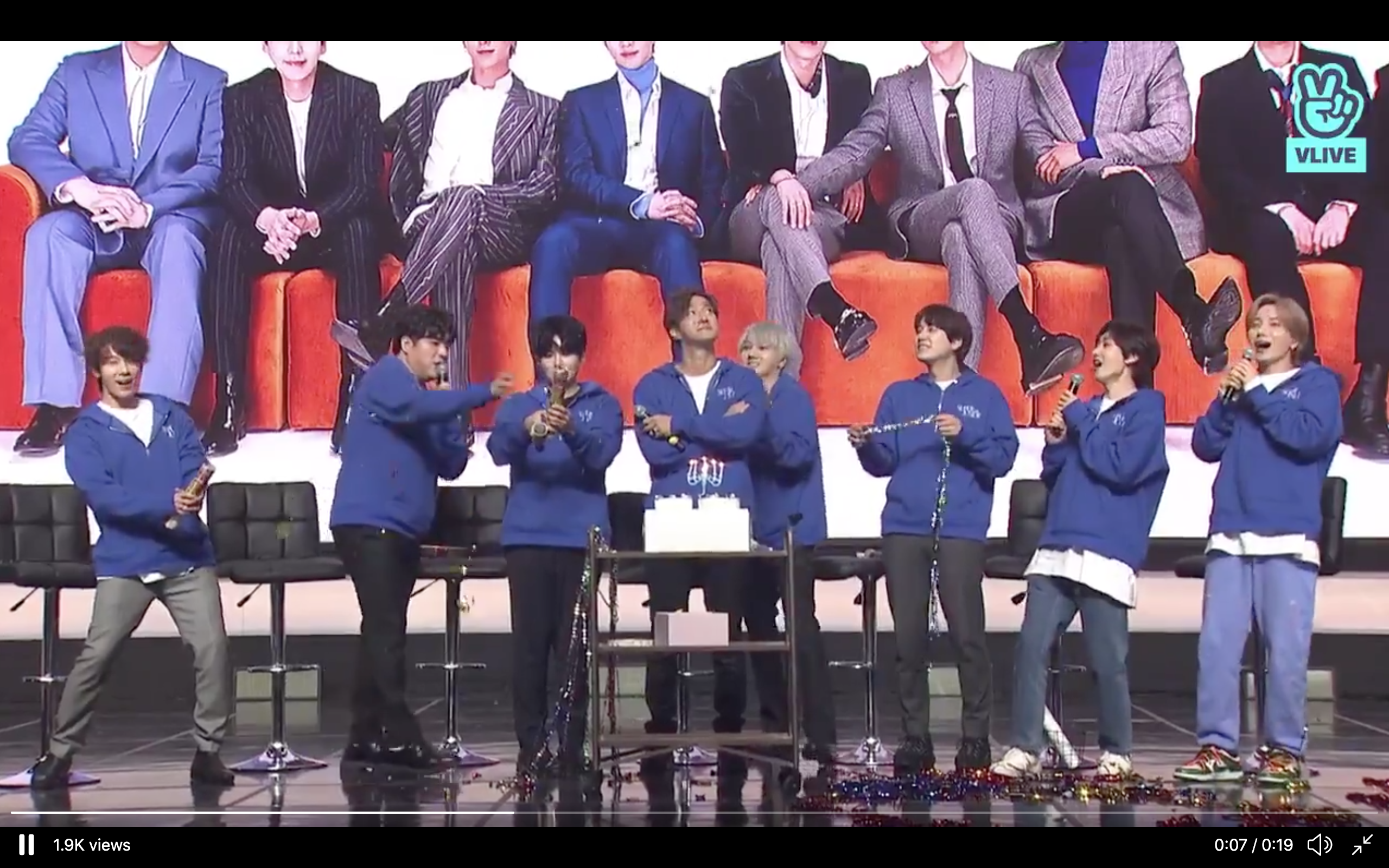 Super Junior今在VLIVE直播慶祝出道15週年，可惜希澈因為隔離中缺席。（翻攝VLIVE直播）