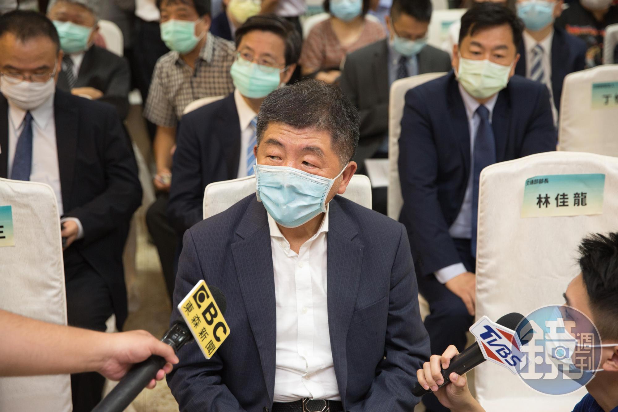 指揮官陳時中今表示，民眾想出國「明年底可能性大增」，但近期仍不敢樂觀看待此事。（資料照）