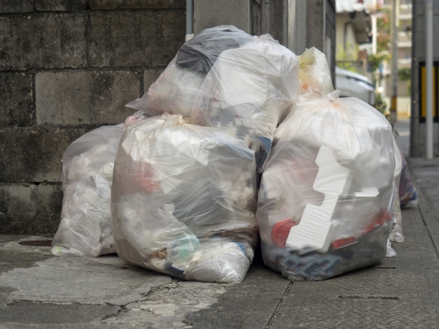 上個月發生一起民眾亂丟垃圾遇巡查員，轉頭逃跑卻不幸遭撞亡的事件，目前全案已進入司法程序。示意圖。（翻攝自photo-ac）