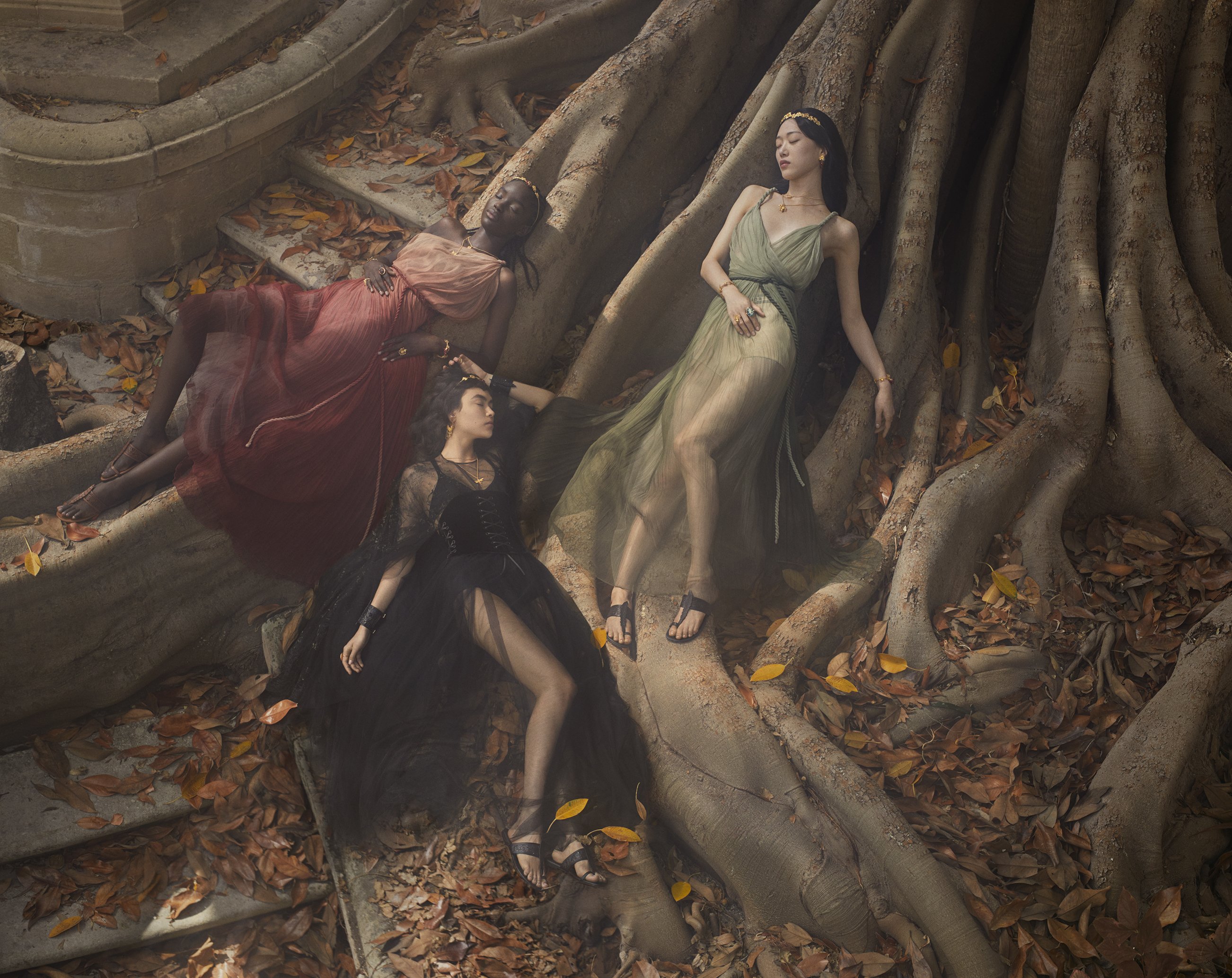 DIOR 2020早春的形象影片，設計總監Maria Grazia Chiuri 熱烈慶祝普利亞大區多元文化，向其無價的自然美景致敬，十分值得一看！（DIOR提供）