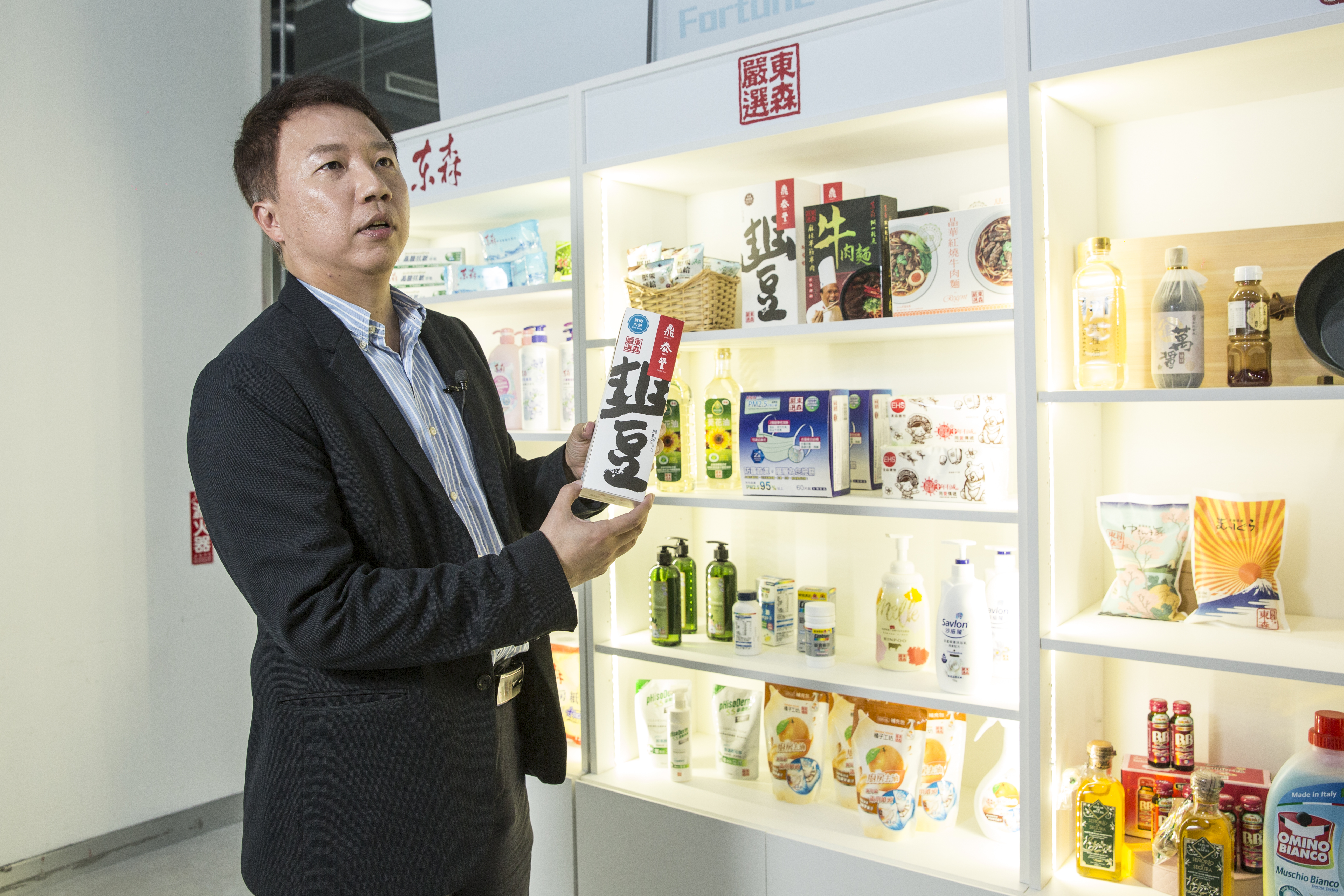 東森購物電子商務事業部兼草莓網執行長楊俊元預告，明年將推出「東森商城」，有別於對手另設網站，東森商城將架設在東森購物官網推出分眾銷售。