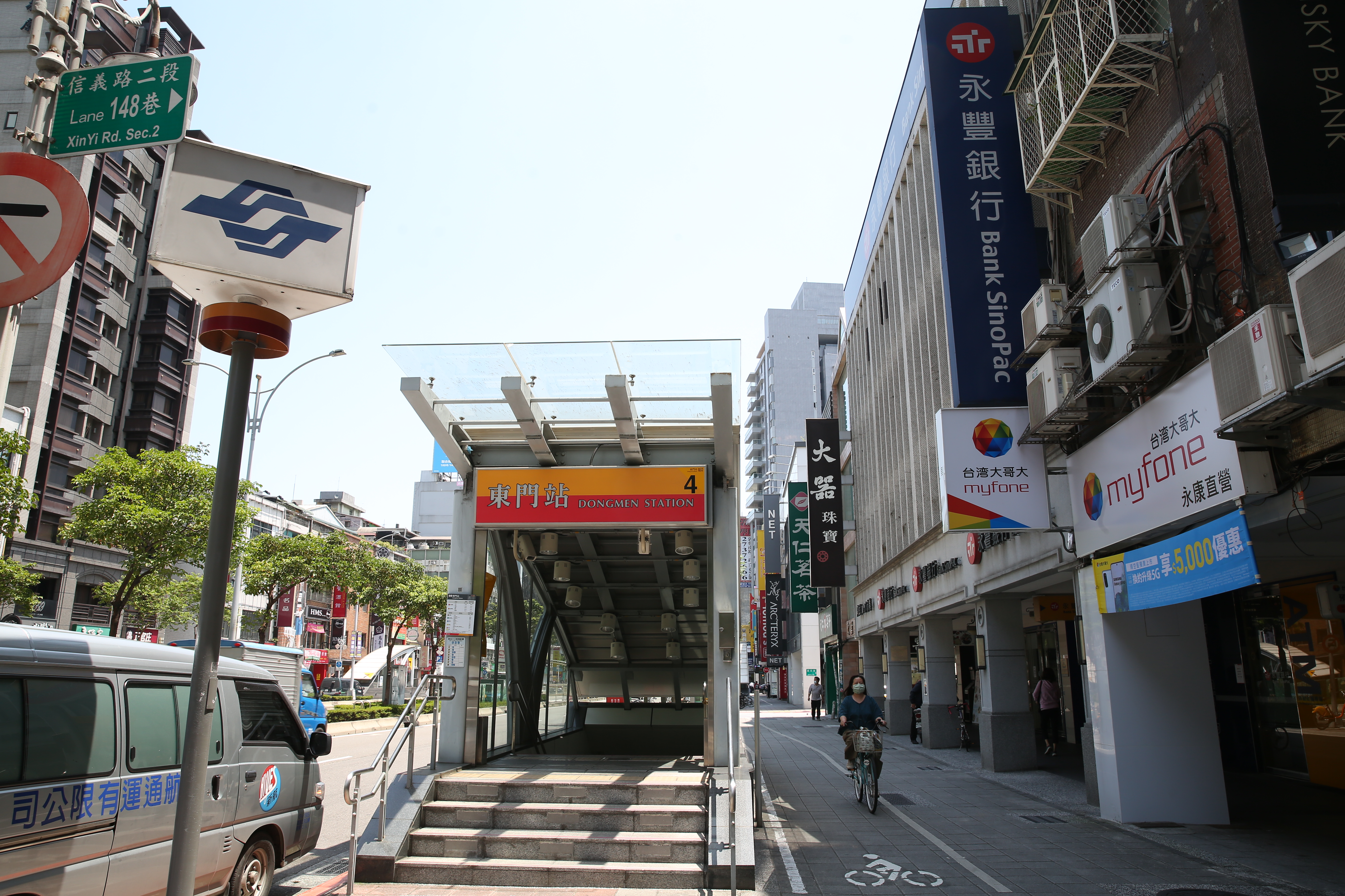 簡翁10月中旬又搭乘捷運外出，當列車行經北捷東門站時，又再度犯案。（本刊資料照）
