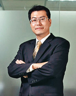 日盛投顧總經理鍾國忠表示，未來貨櫃航運價是否持續調漲是投資觀察重點。