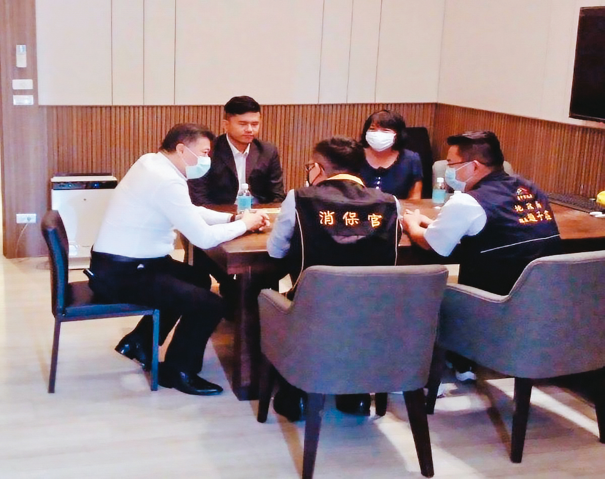 為遏止業者不當炒作房價,中央聯手地方,前往六縣市建案突襲稽查。(台中市政府提供)