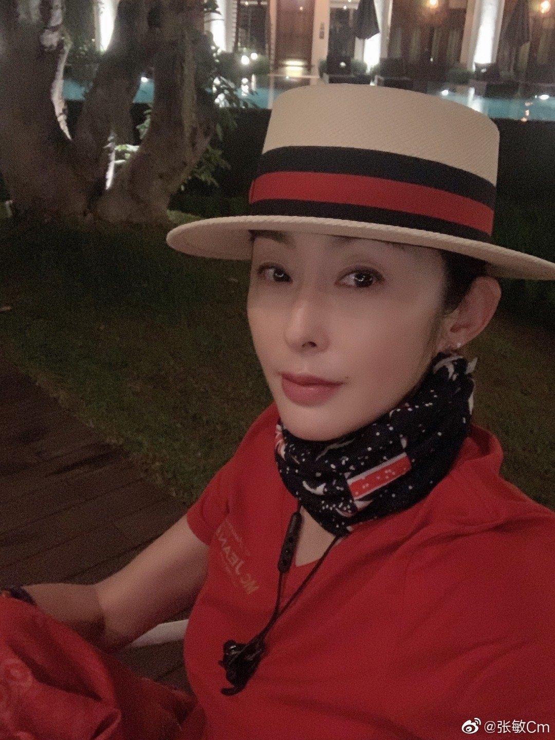 張敏的近照也令很多人認不出她來。(張敏微博)