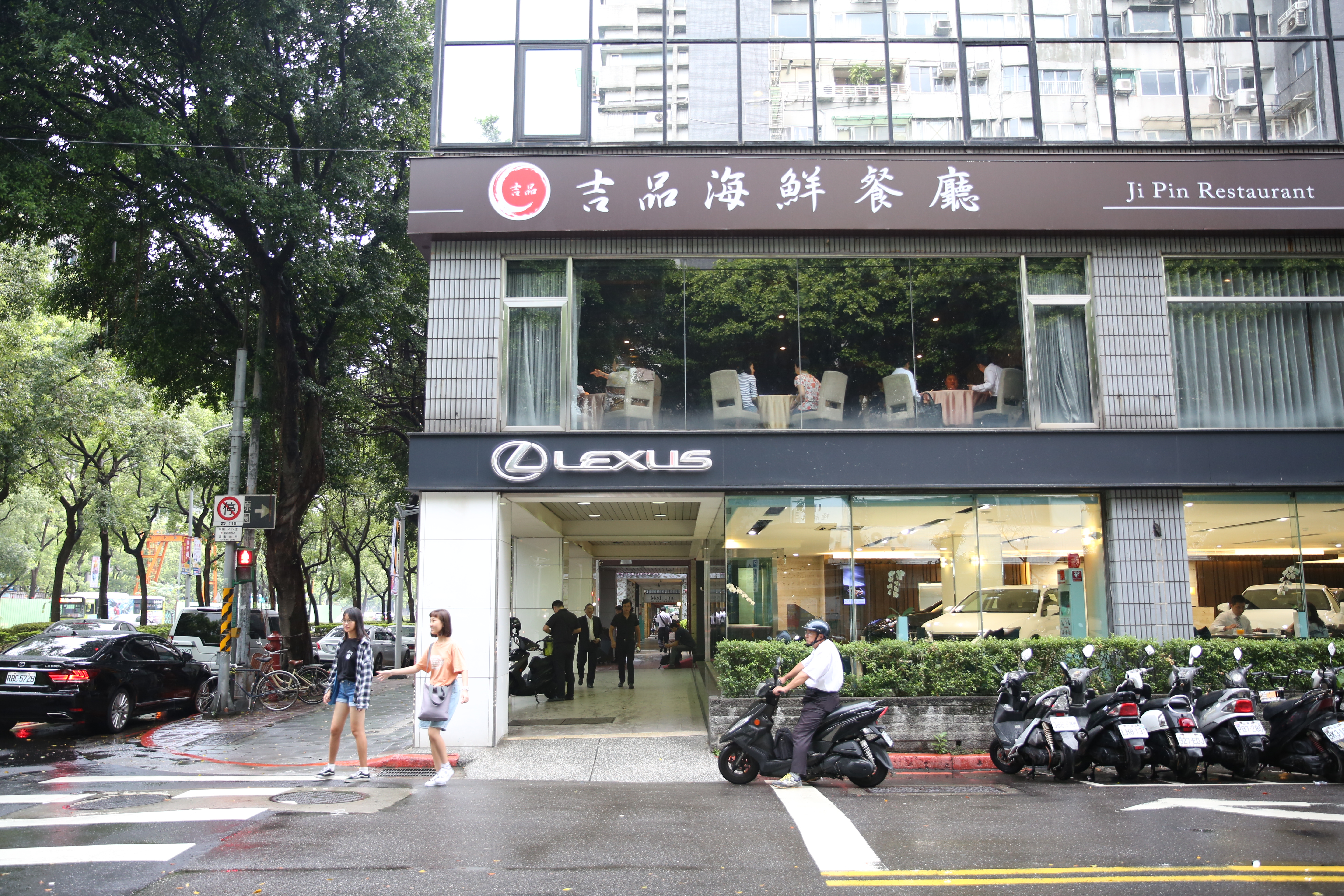 洪嘉聰受到曹興誠重用接掌聯電，過去他曾跨界擔任過吉品海鮮餐廳董事長。
