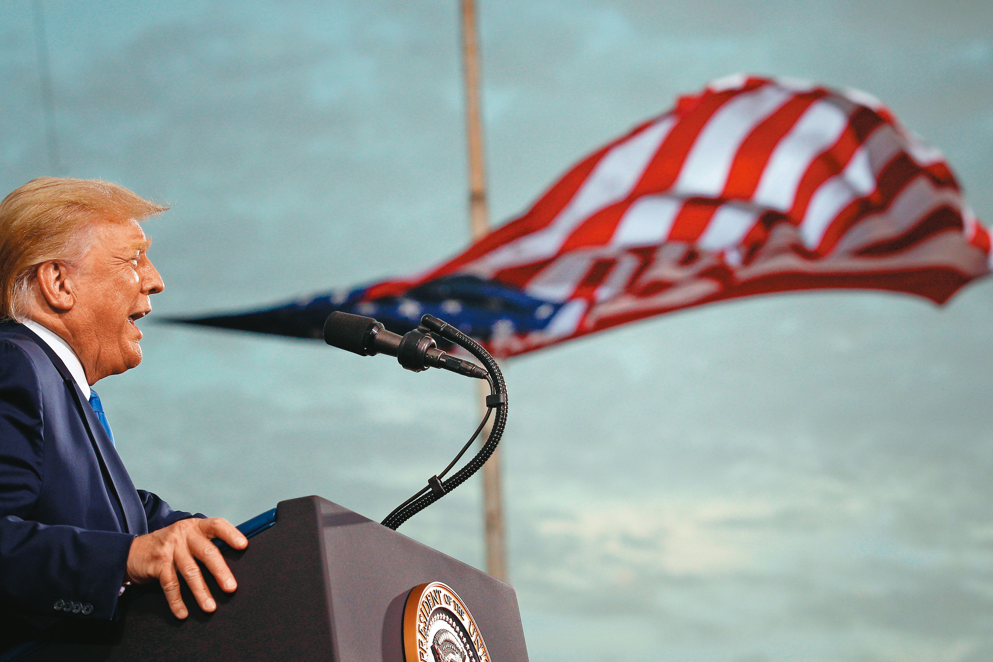 川普旋風是美國社會分歧之下的「產物」，雖然他的言行屢有爭議，這次拿到的選票仍超過7千萬，比上次還要多很多。（達志影像）