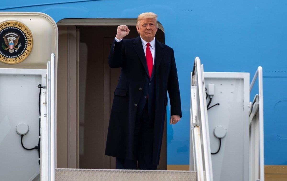 川普控FDA、民主黨故意不放消息，打壓他選前優勢。（翻攝自川普臉書）