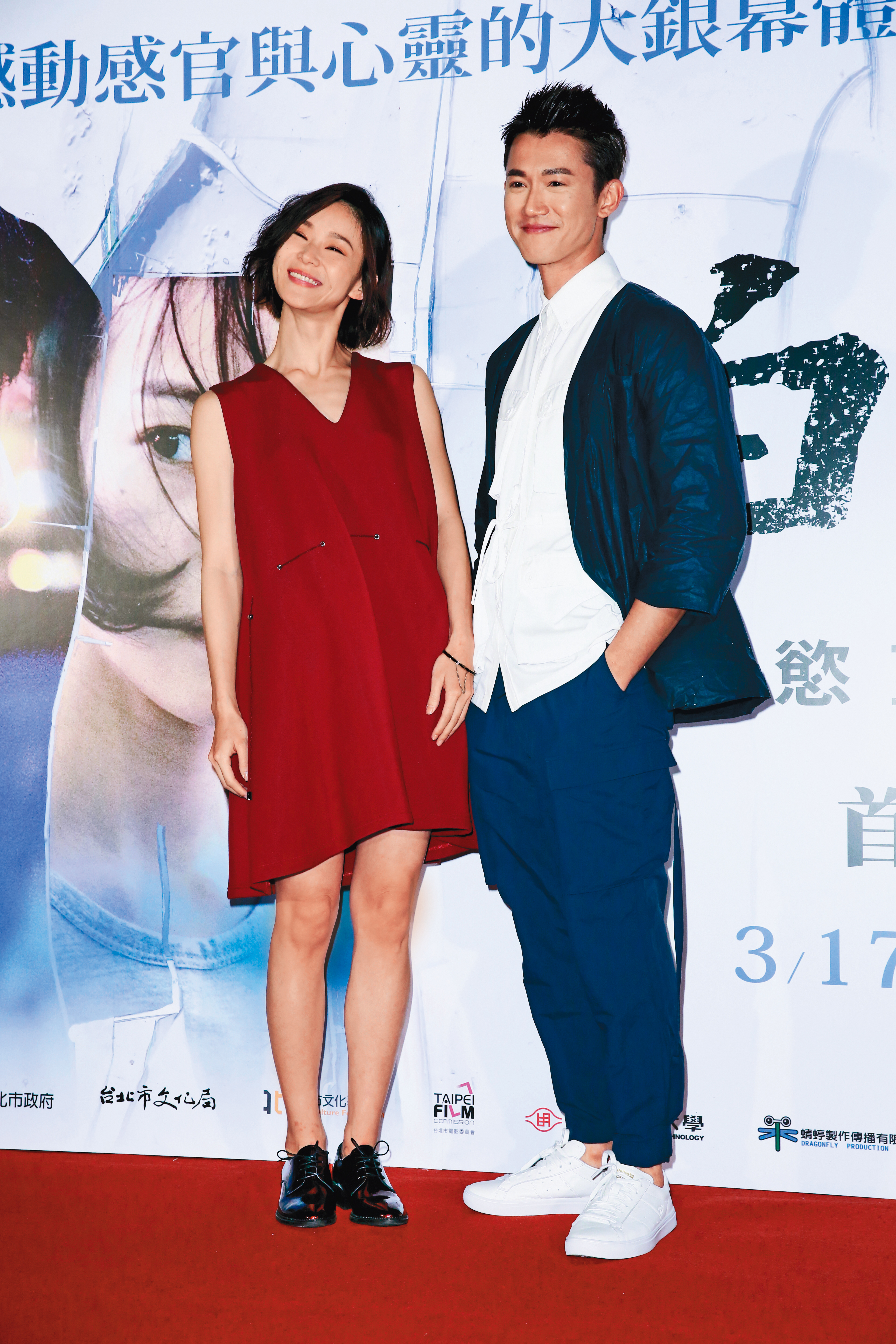 吳慷仁（右）與鍾瑶（左）曾經一度朝結婚方向交往，但後來突爆分手，導致女生受傷。如今鍾瑶另愛曹晏豪。