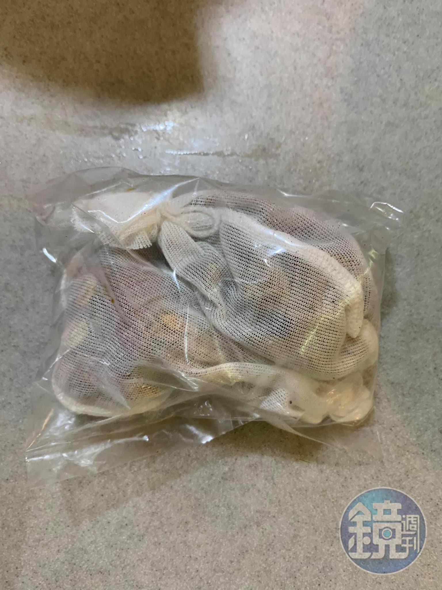 羊肉專用滷包,我看到裡面有枸杞。