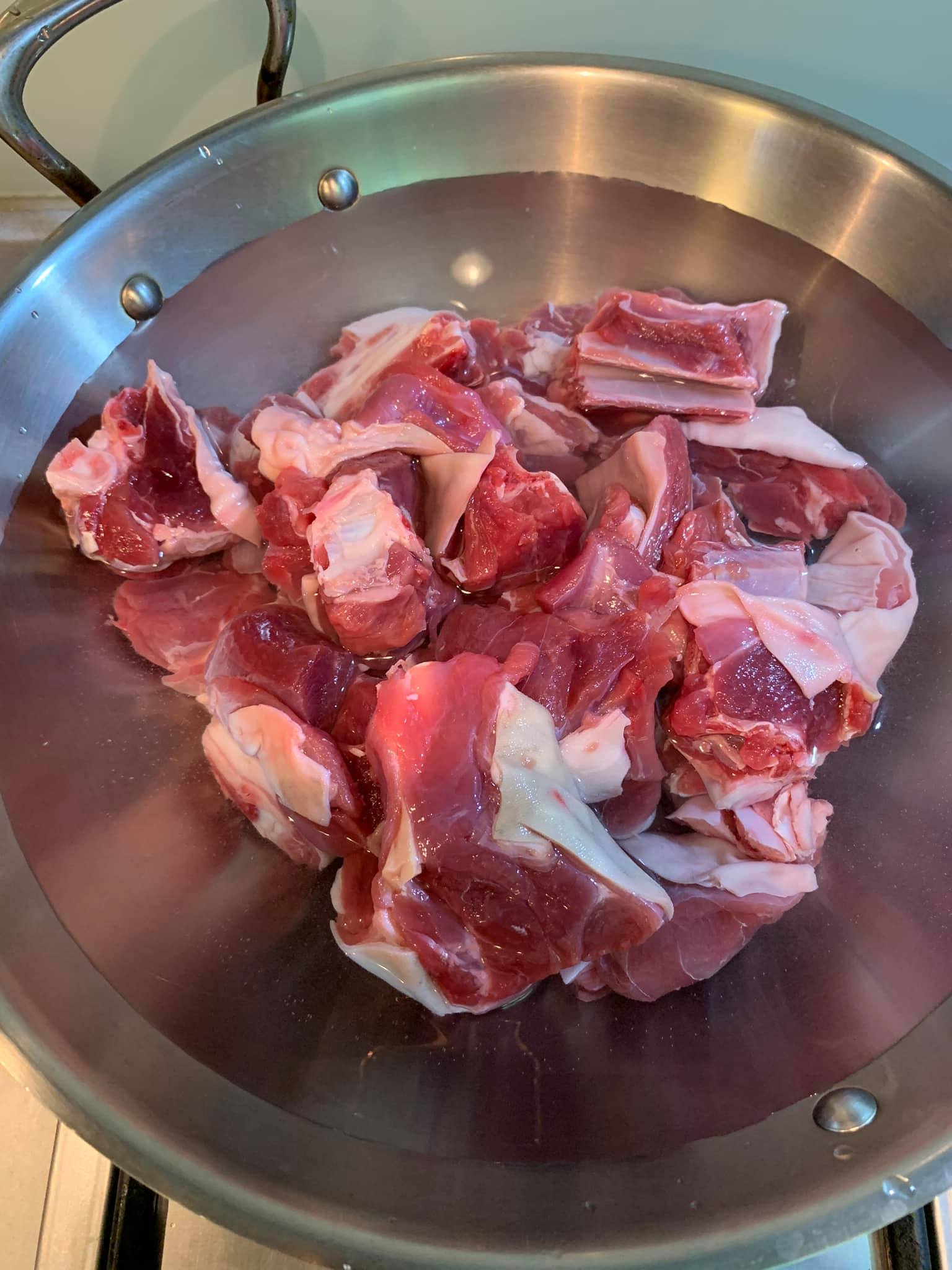 羊肉汆燙。