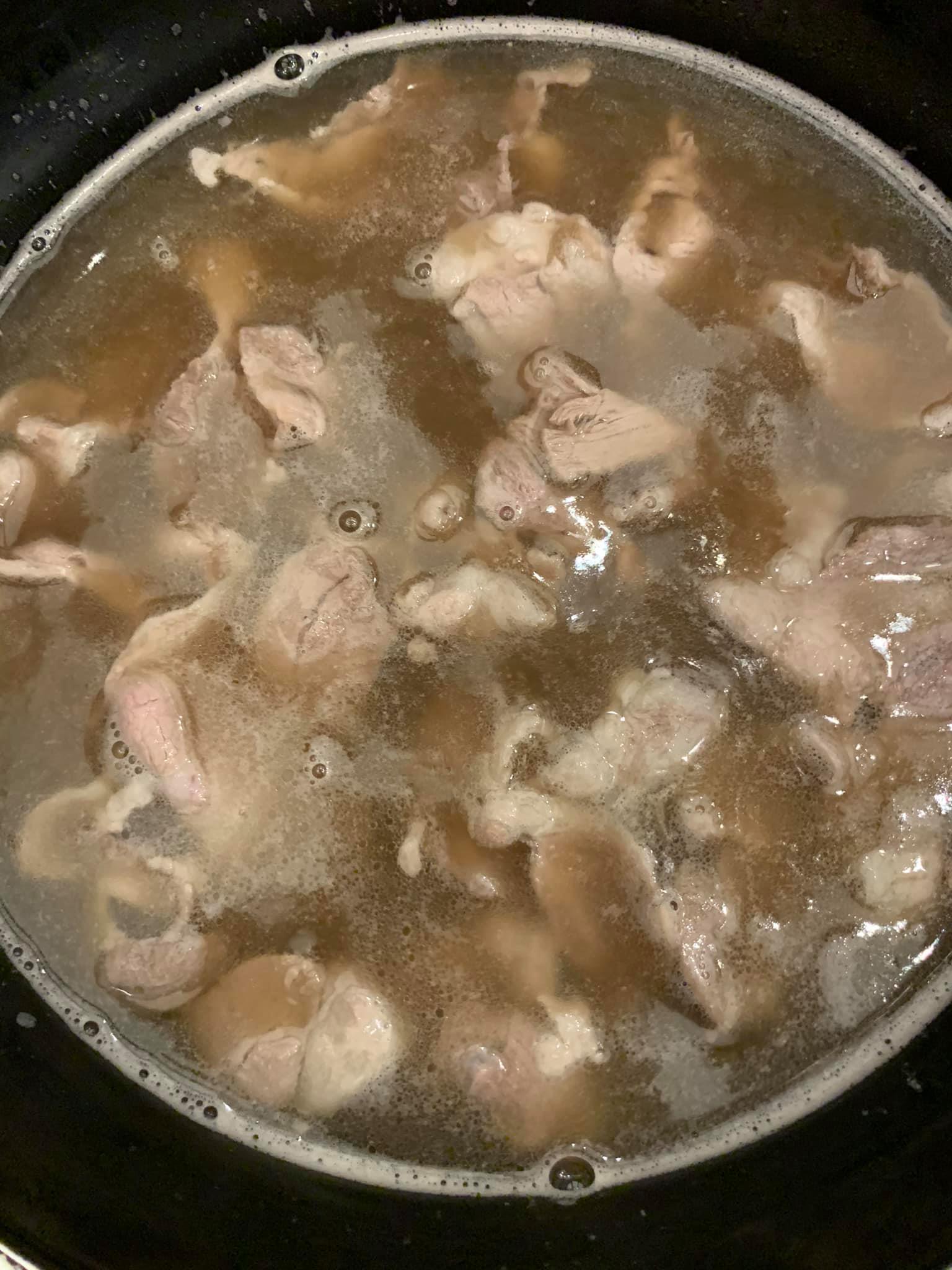 羊肉涮一會兒即可起鍋。