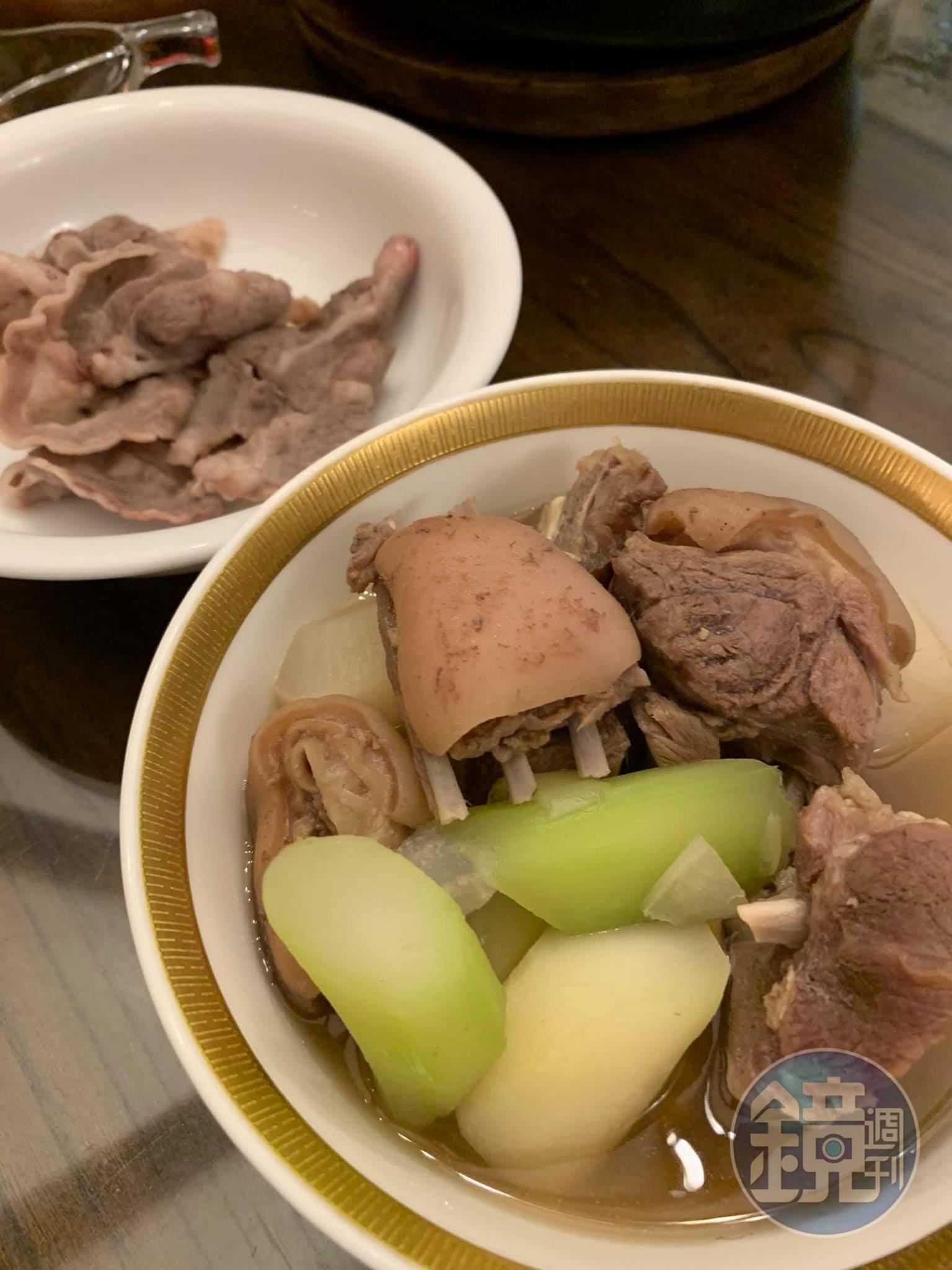 清燉蔬菜羊上桌。