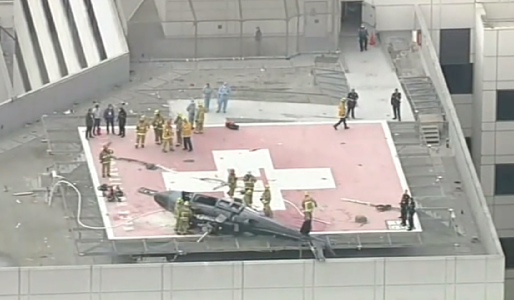 直升機墜毀醫院頂樓，等待移植的心臟又掉到地上，所幸手術成功，受贈患者恢復良好。（翻攝自abc7.com）