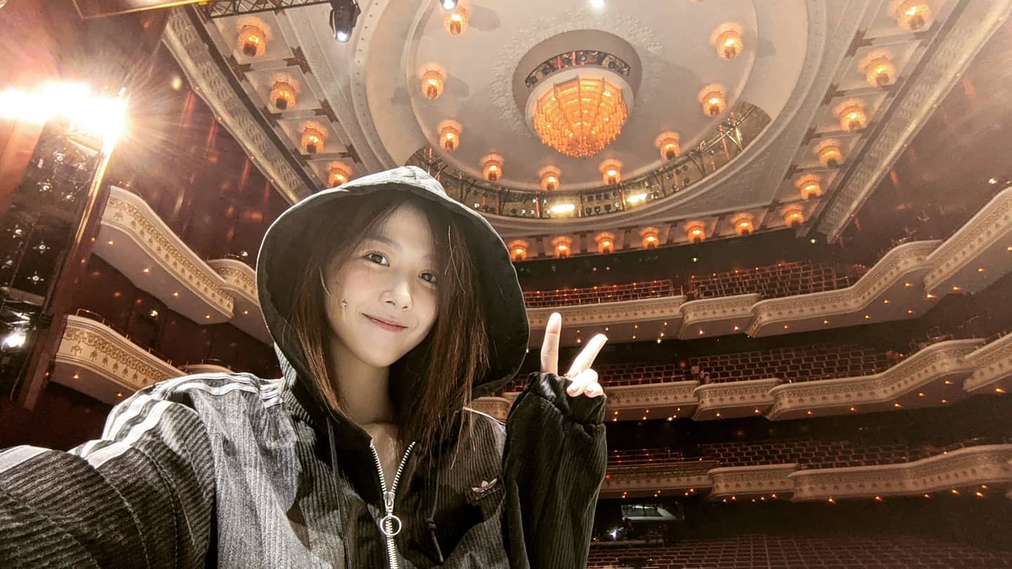 邵雨薇被本刊拍到跟吳慷仁熱戀後，接力男方認愛。（翻攝自邵雨薇臉書）