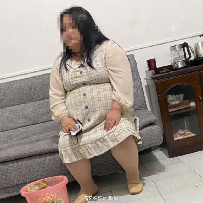 男子見到女友發現體重約100公斤,為女方花的錢還要不回來。(翻攝自株洲晚報微博)