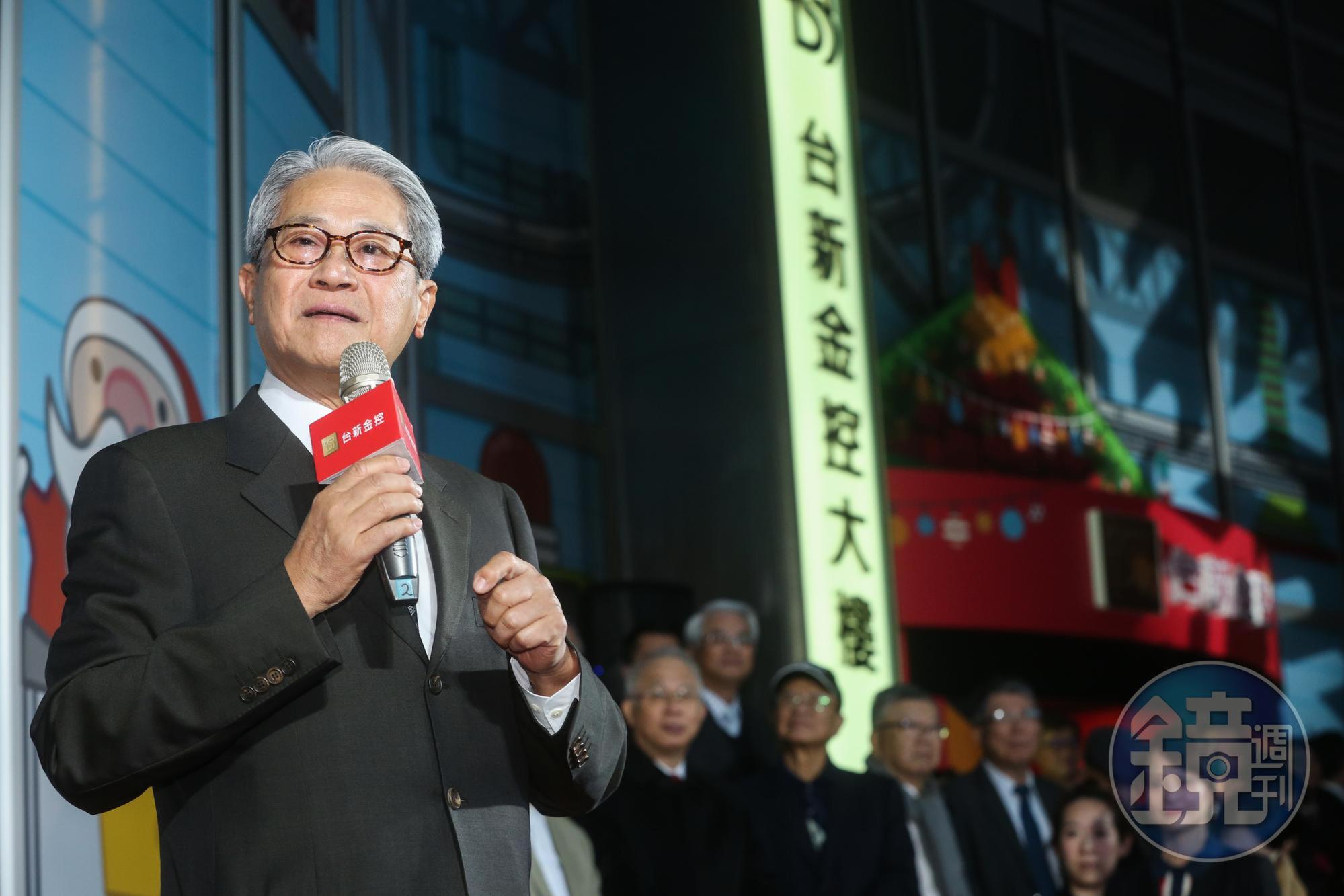 今(11日)稍早,公平會認定有利於增加保險業市場競爭,同意台新金併購保德信案。這意味著台新金董座吳東亮(前),只要再通過金管會審查,就能跨足壽險業。