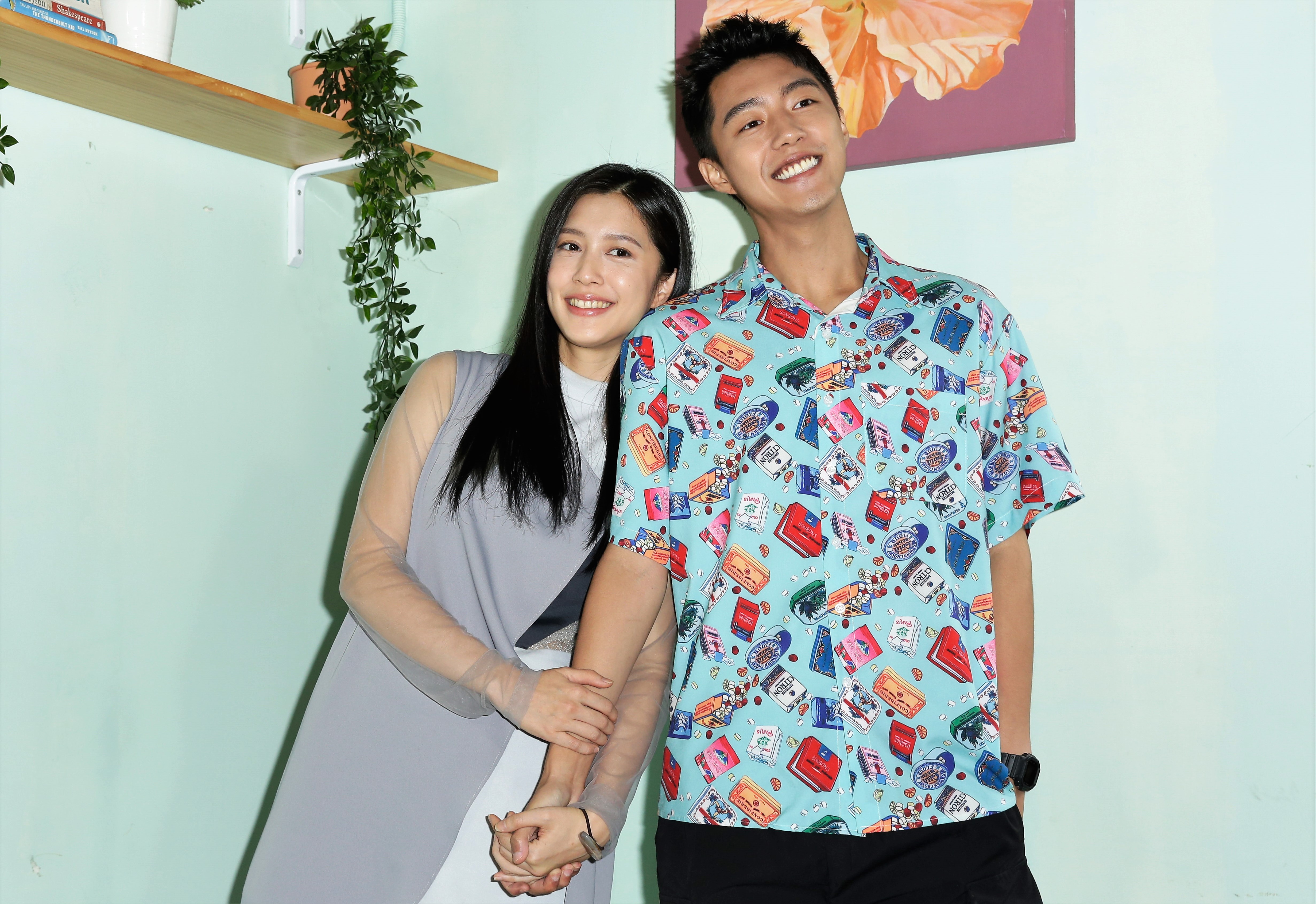 劉奕兒（左）爆料與蔡凡熙拍吻戲總會過敏上身，還曾嚴重到下戲就衝去看醫生。