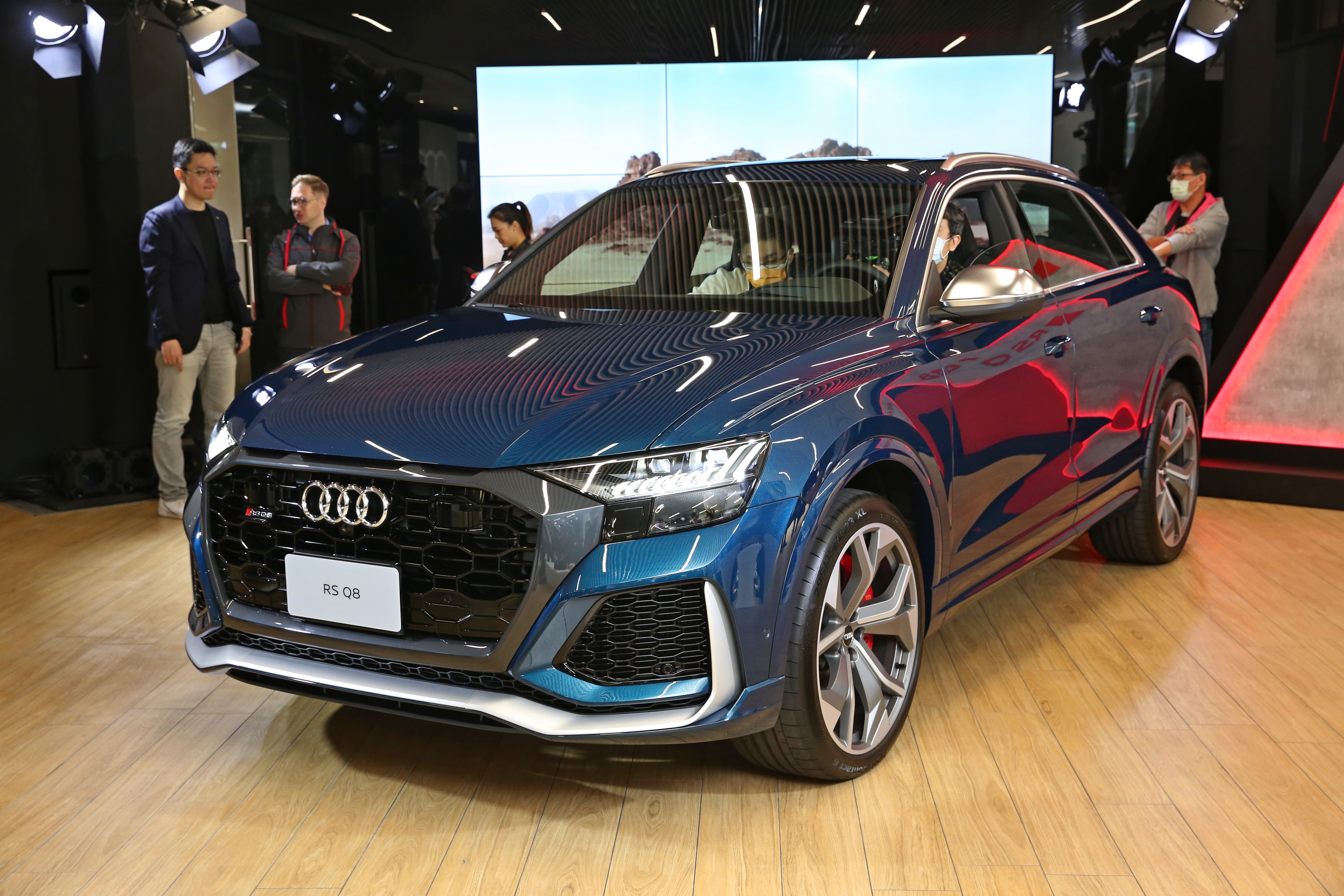德系奧迪在台發表頂級運動休旅Audi RS Q8，擁有跑車等級的加速性。