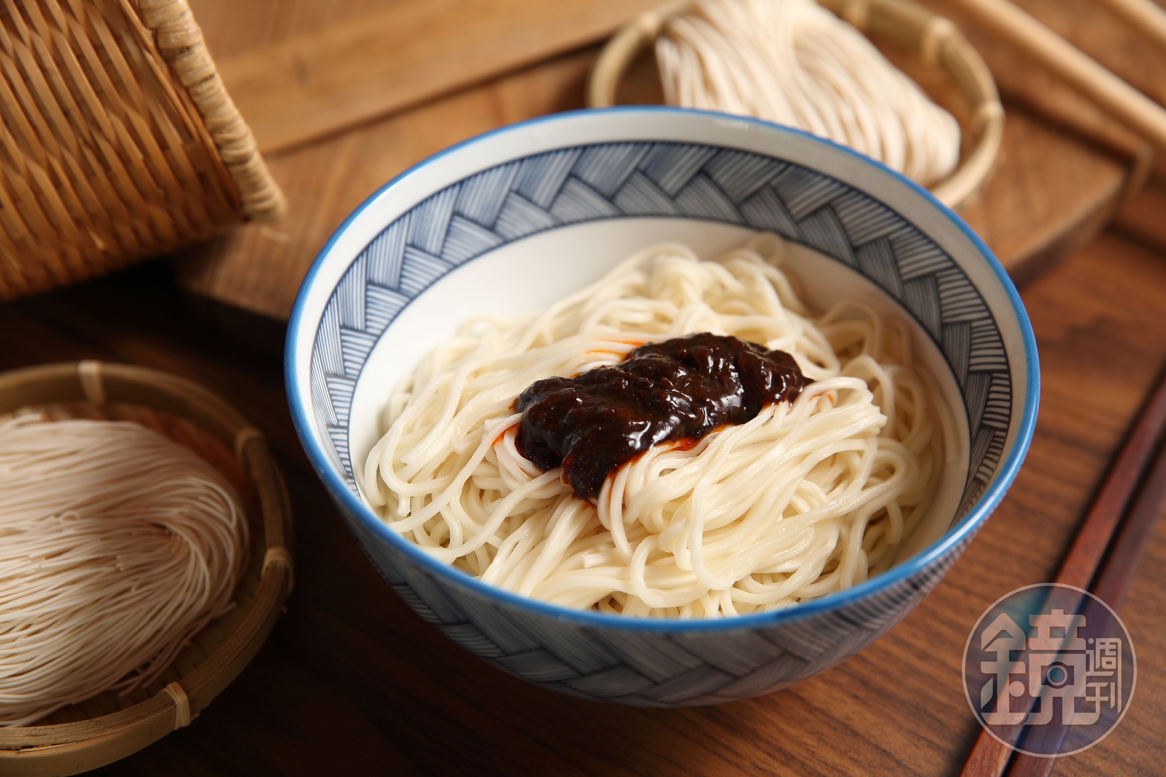 乾拌麵市場年產值100多億元，上智關廟麵憑著品質穩定與麵條客製化能力，為近50家乾拌麵品牌代工。