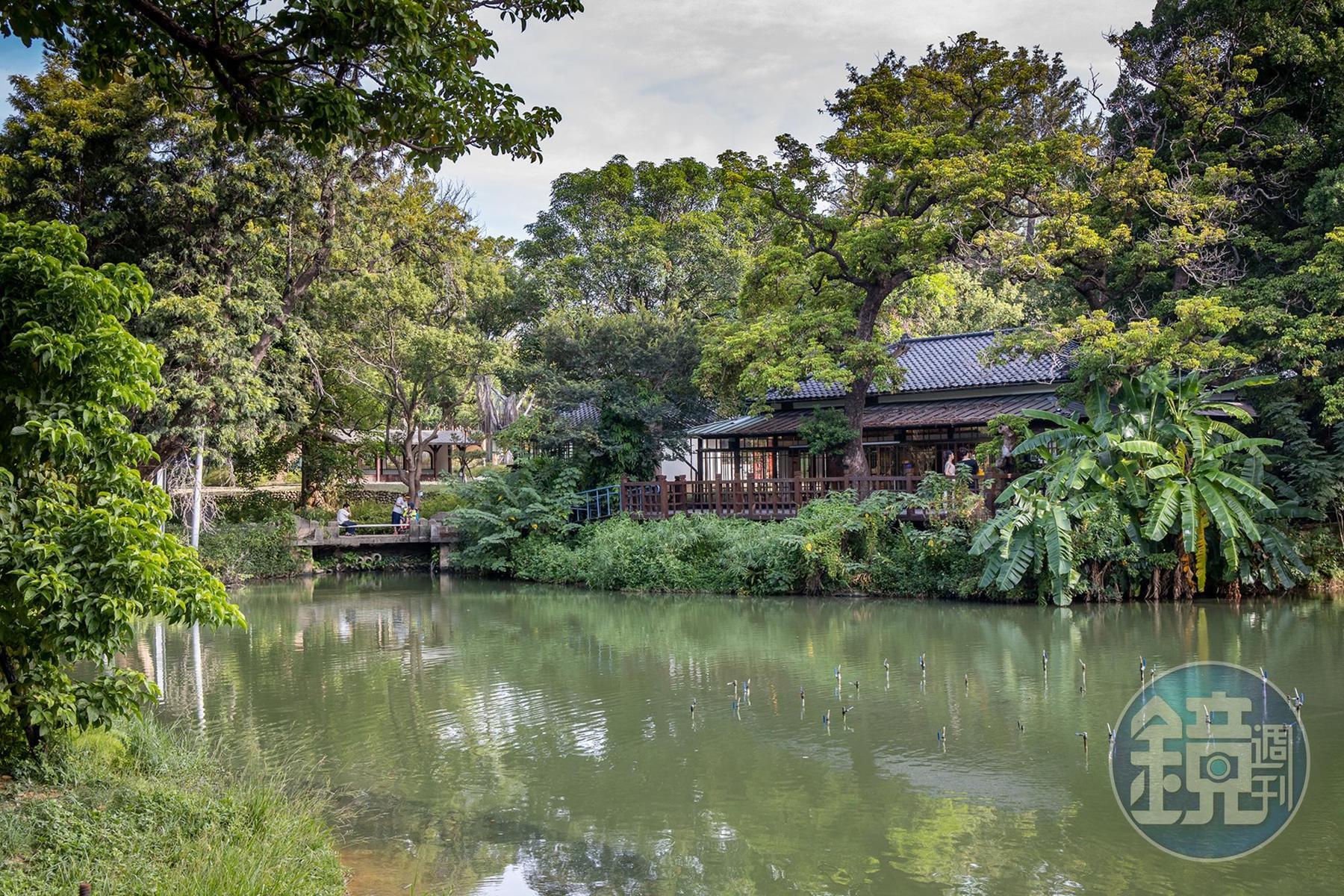 在湖畔料亭可以一邊品嘗美食，一邊欣賞風景，相當悠閒。